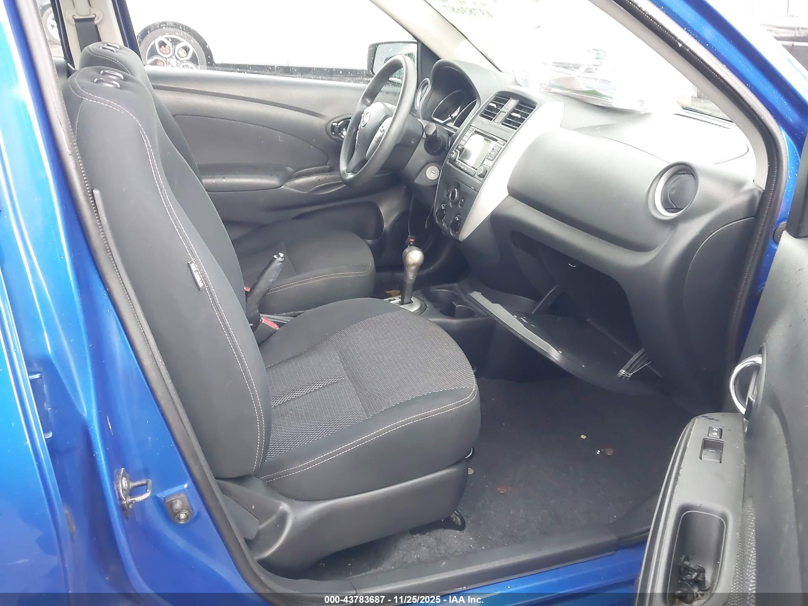 NISSAN VERSA image 5