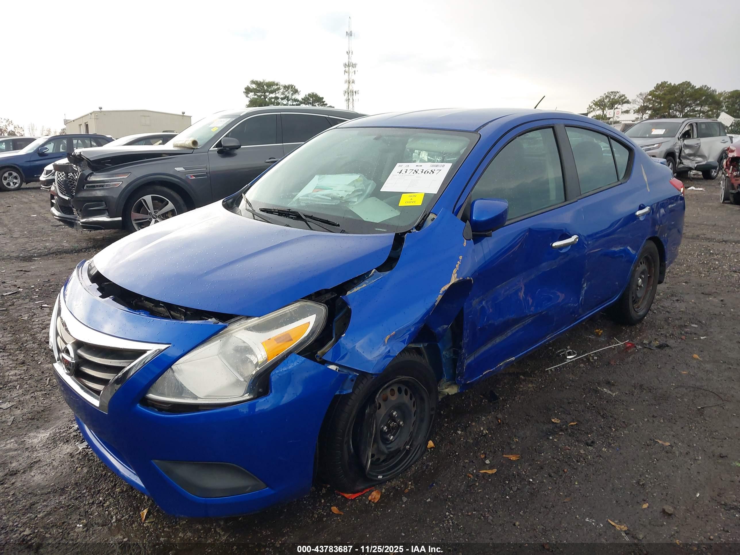 NISSAN VERSA image 6