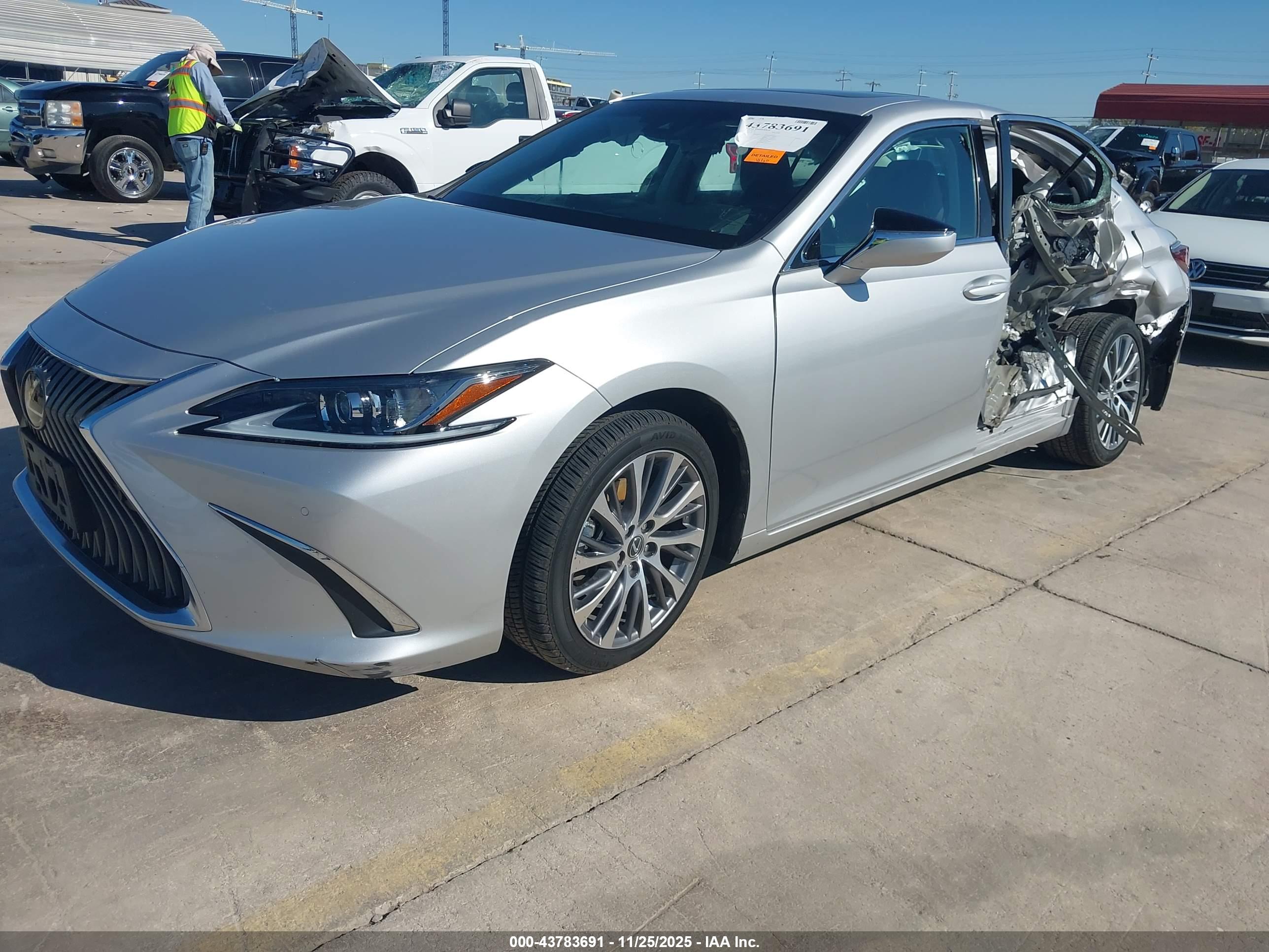 LEXUS ES image 2