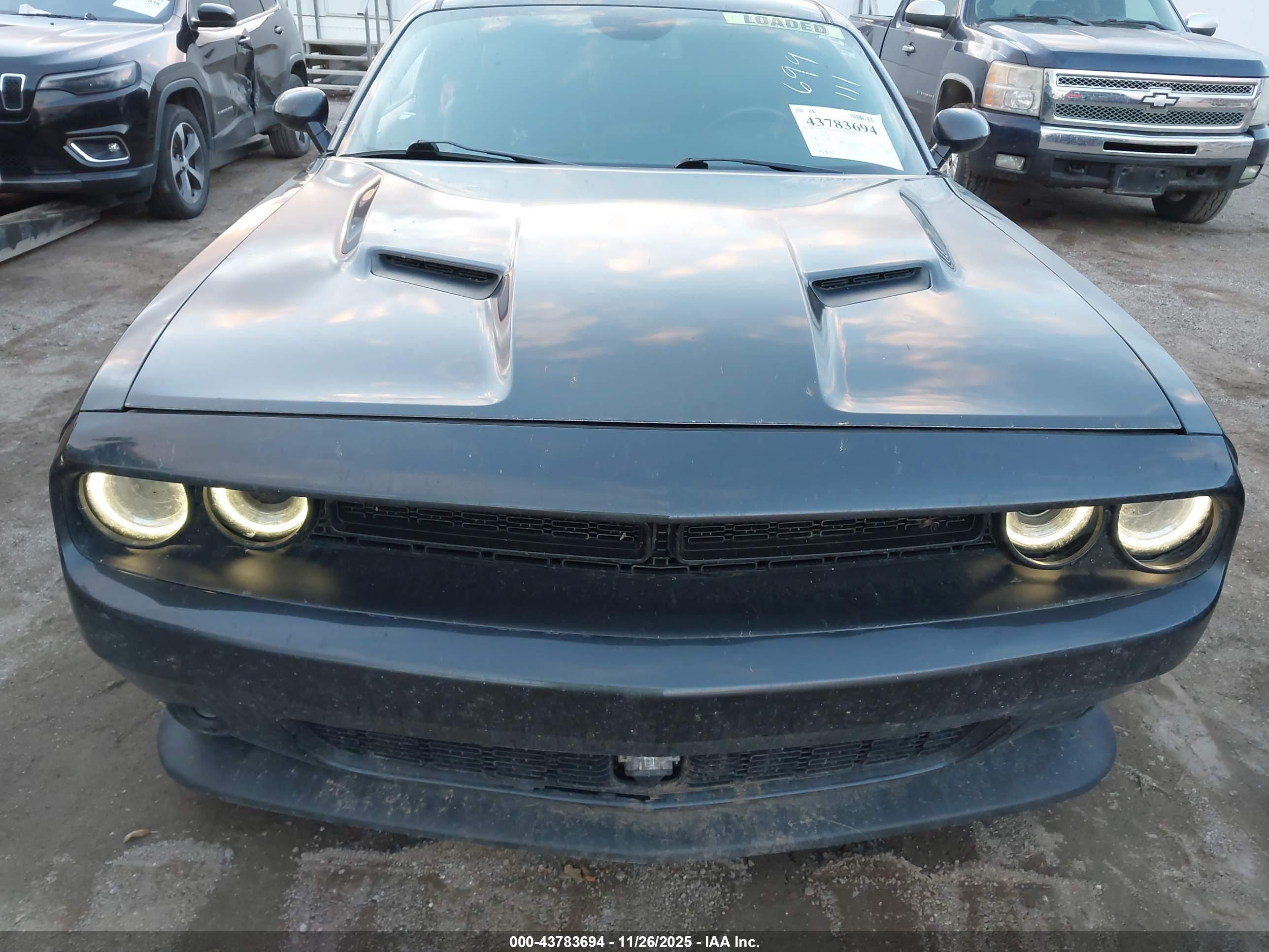DODGE CHALLENGER image 6