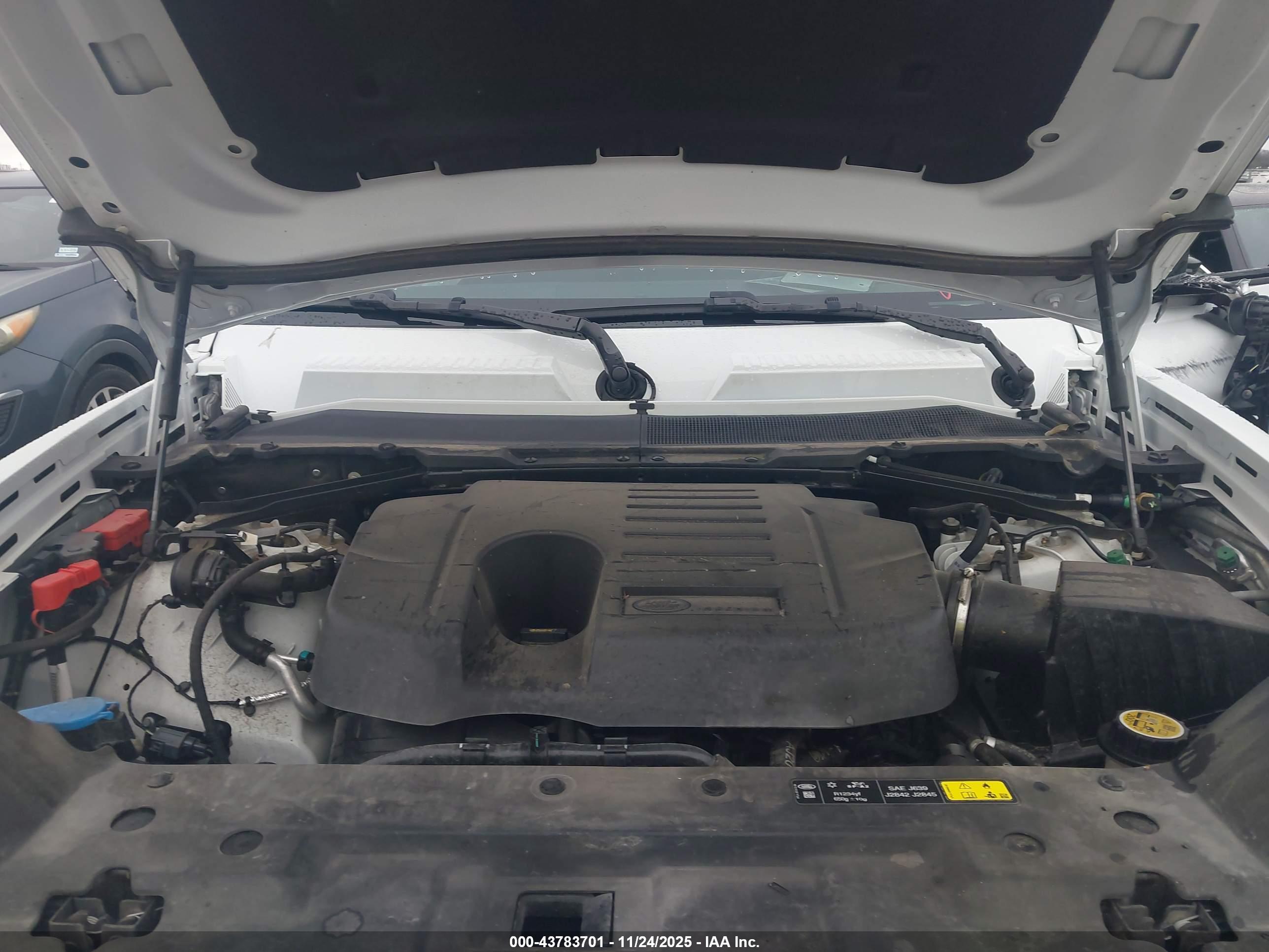 LAND ROVER image 10