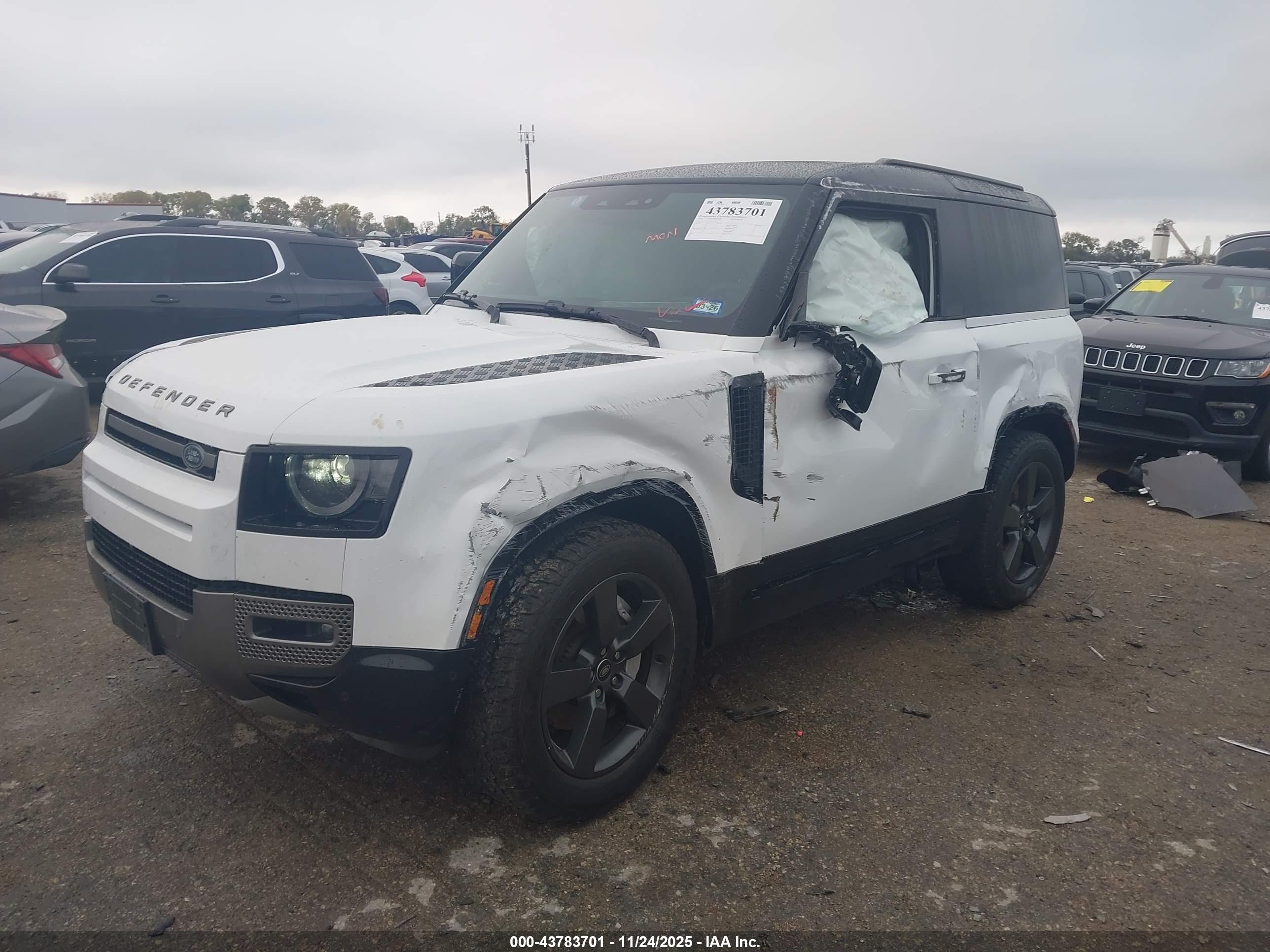 LAND ROVER image 2