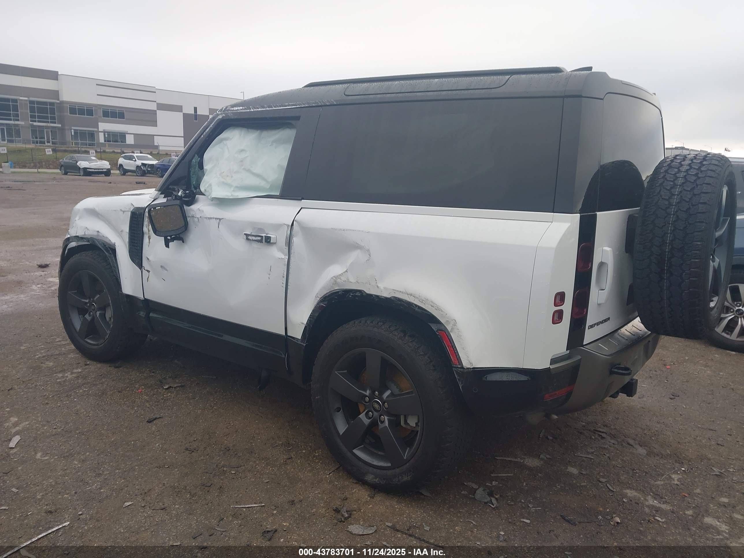 LAND ROVER image 3