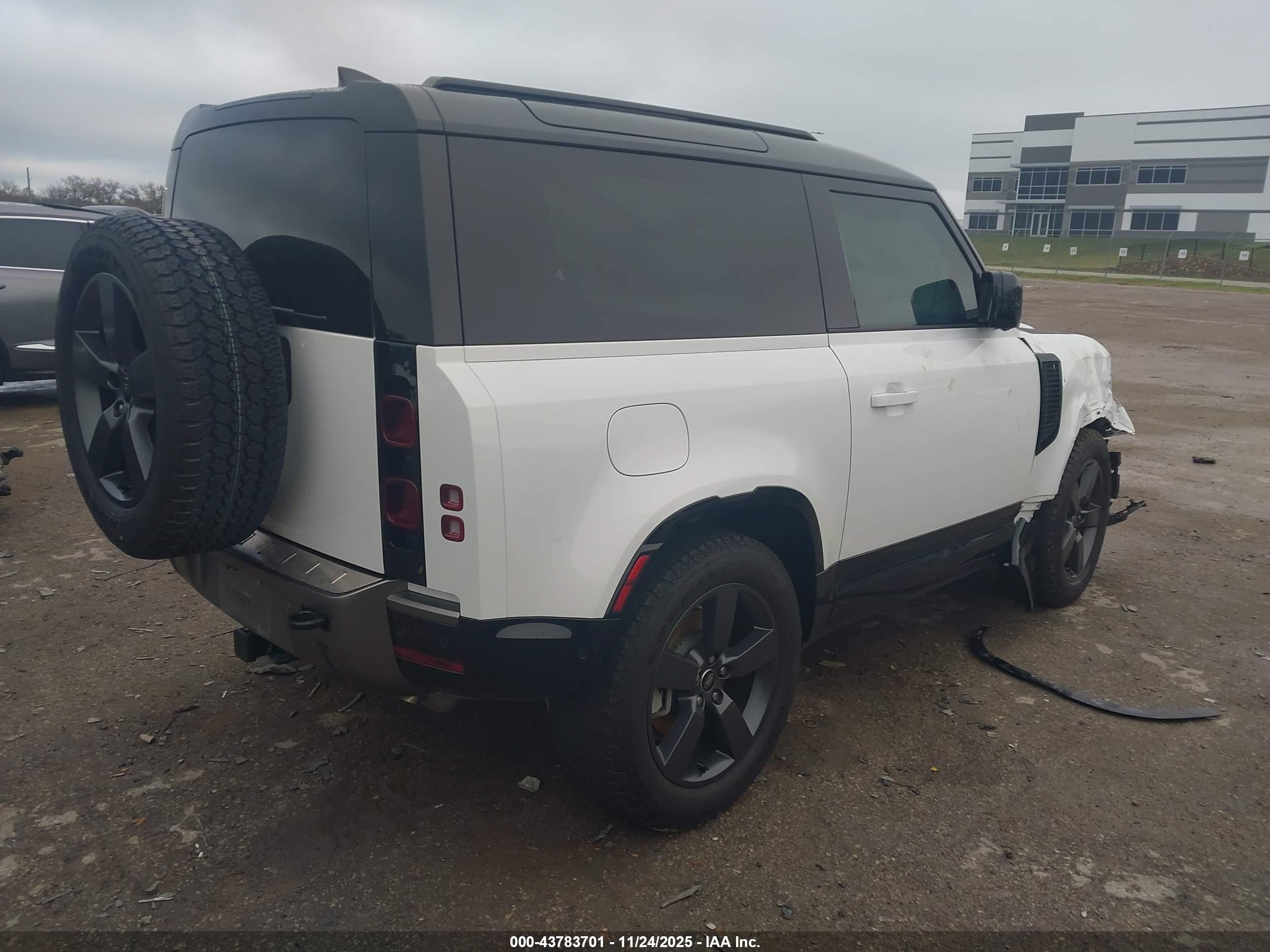 LAND ROVER image 4