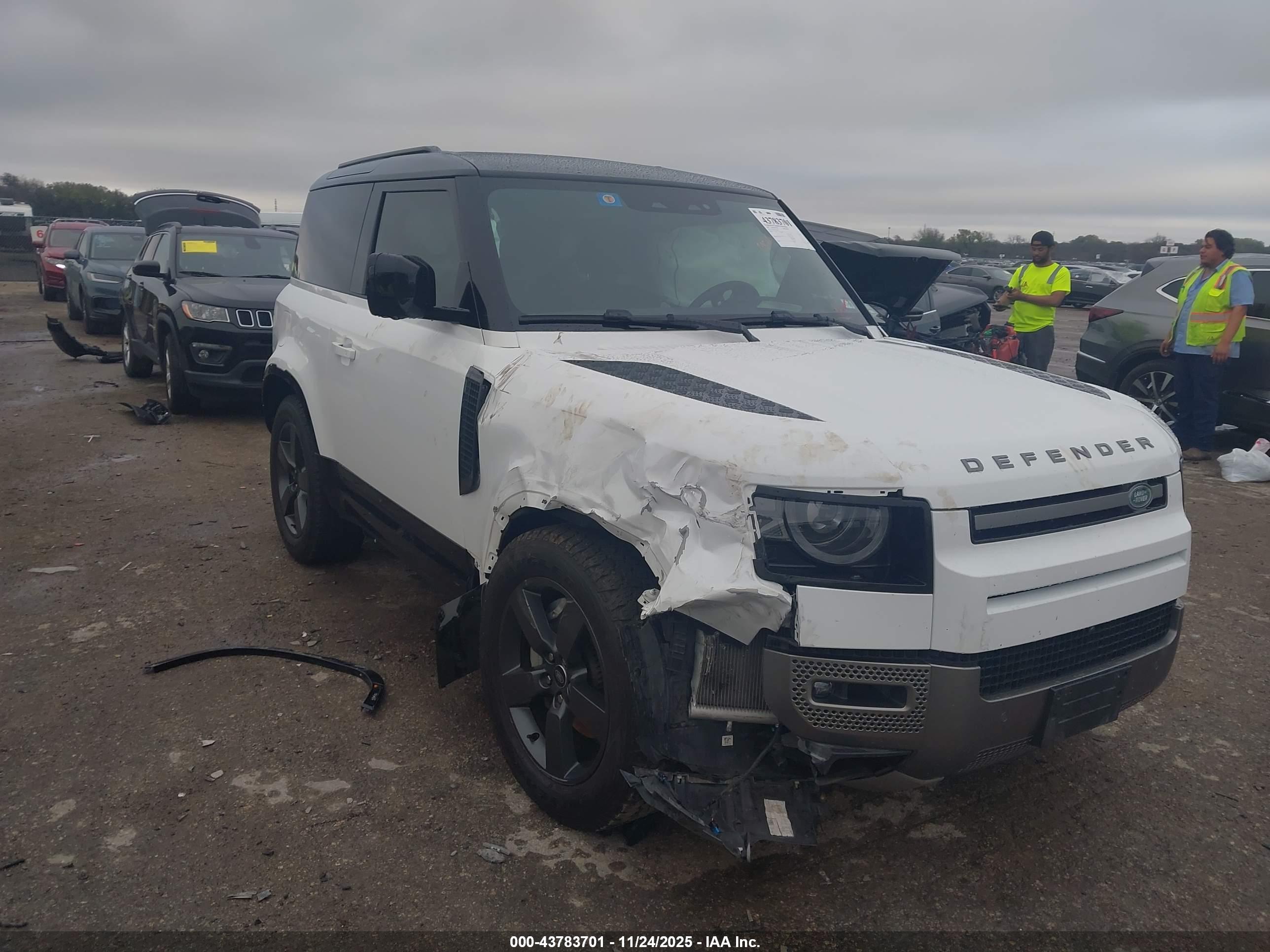 LAND ROVER image 6