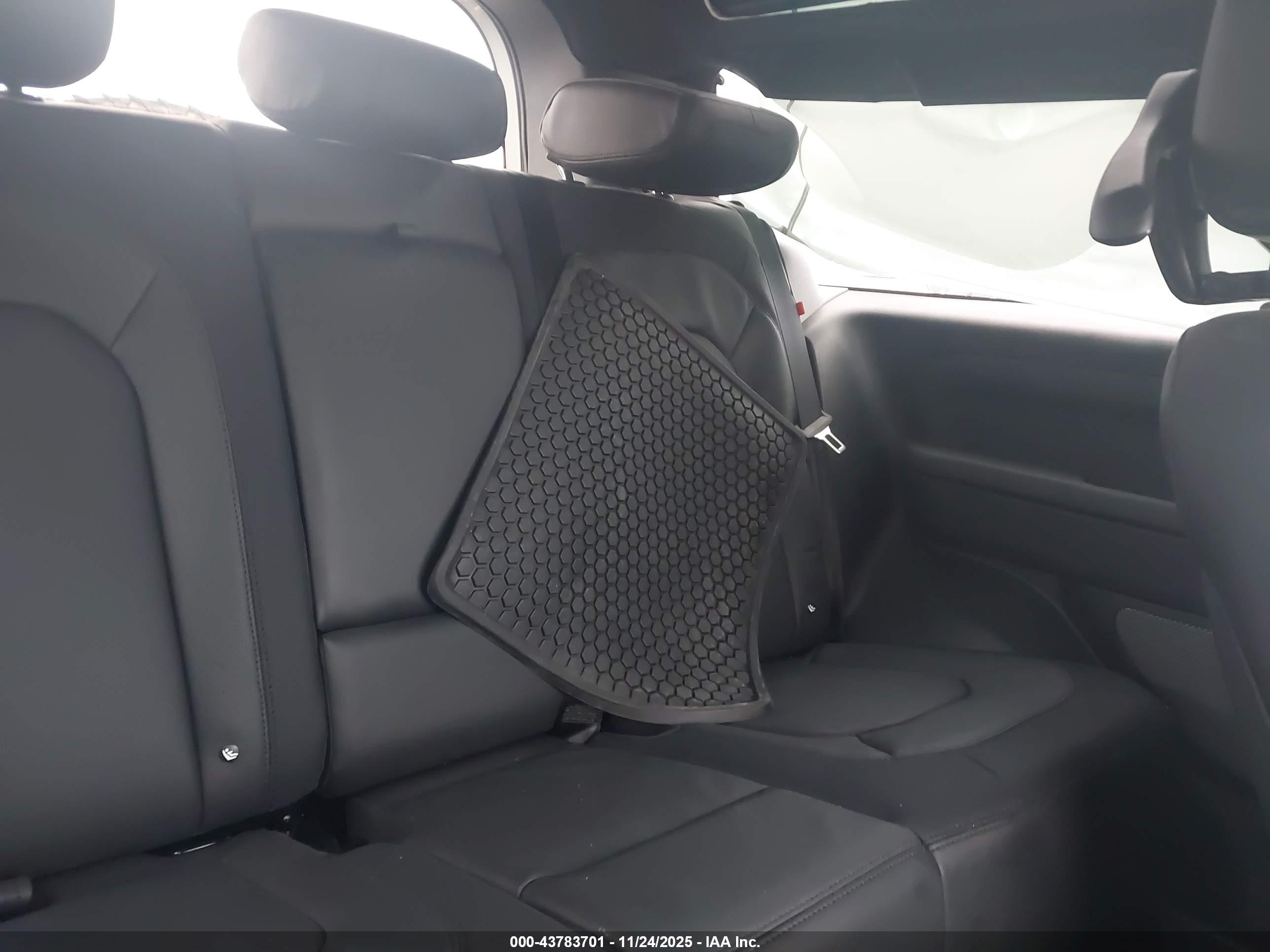LAND ROVER image 8
