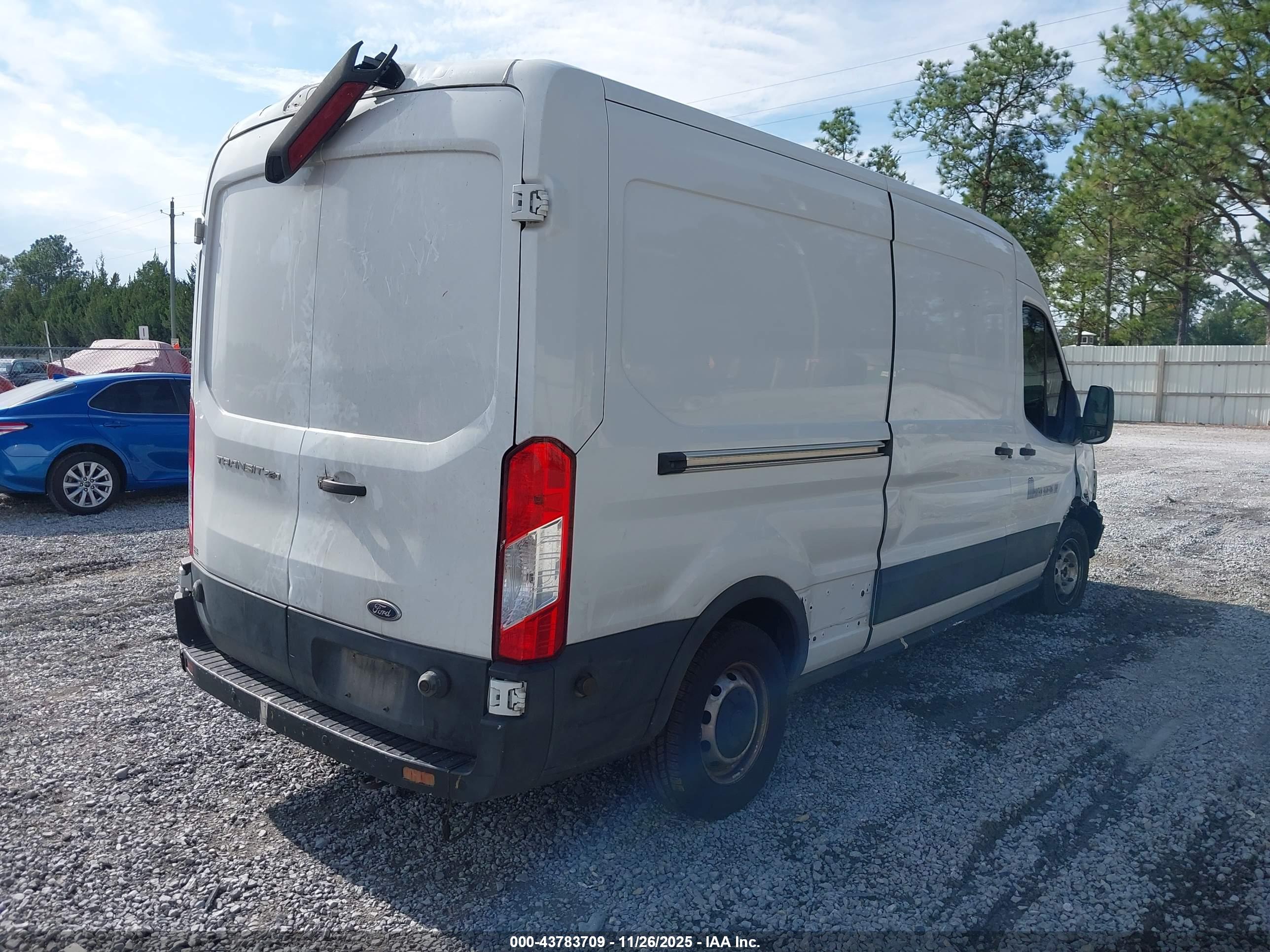 FORD TRANSIT-250 image 4