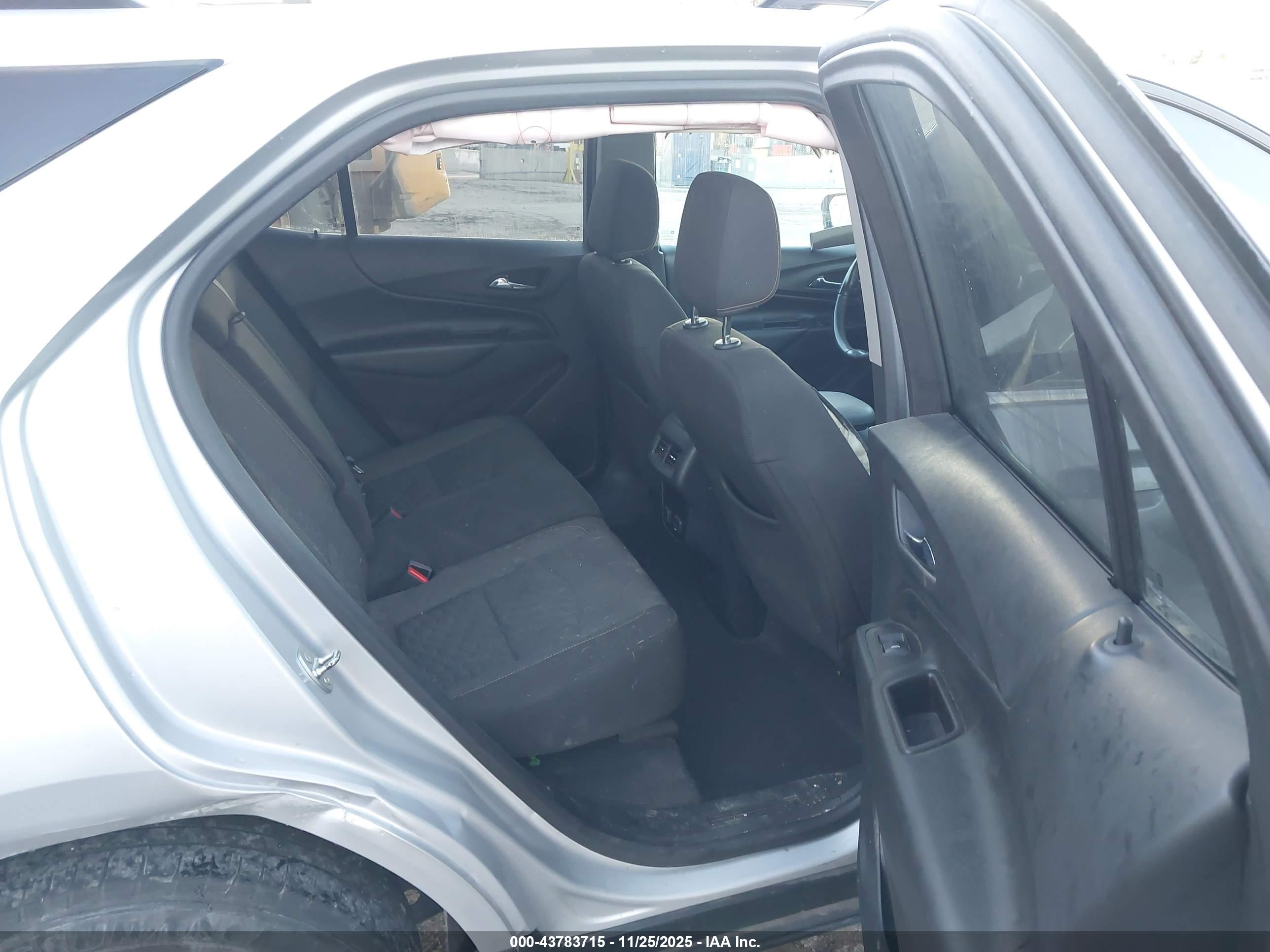 CHEVROLET EQUINOX image 8