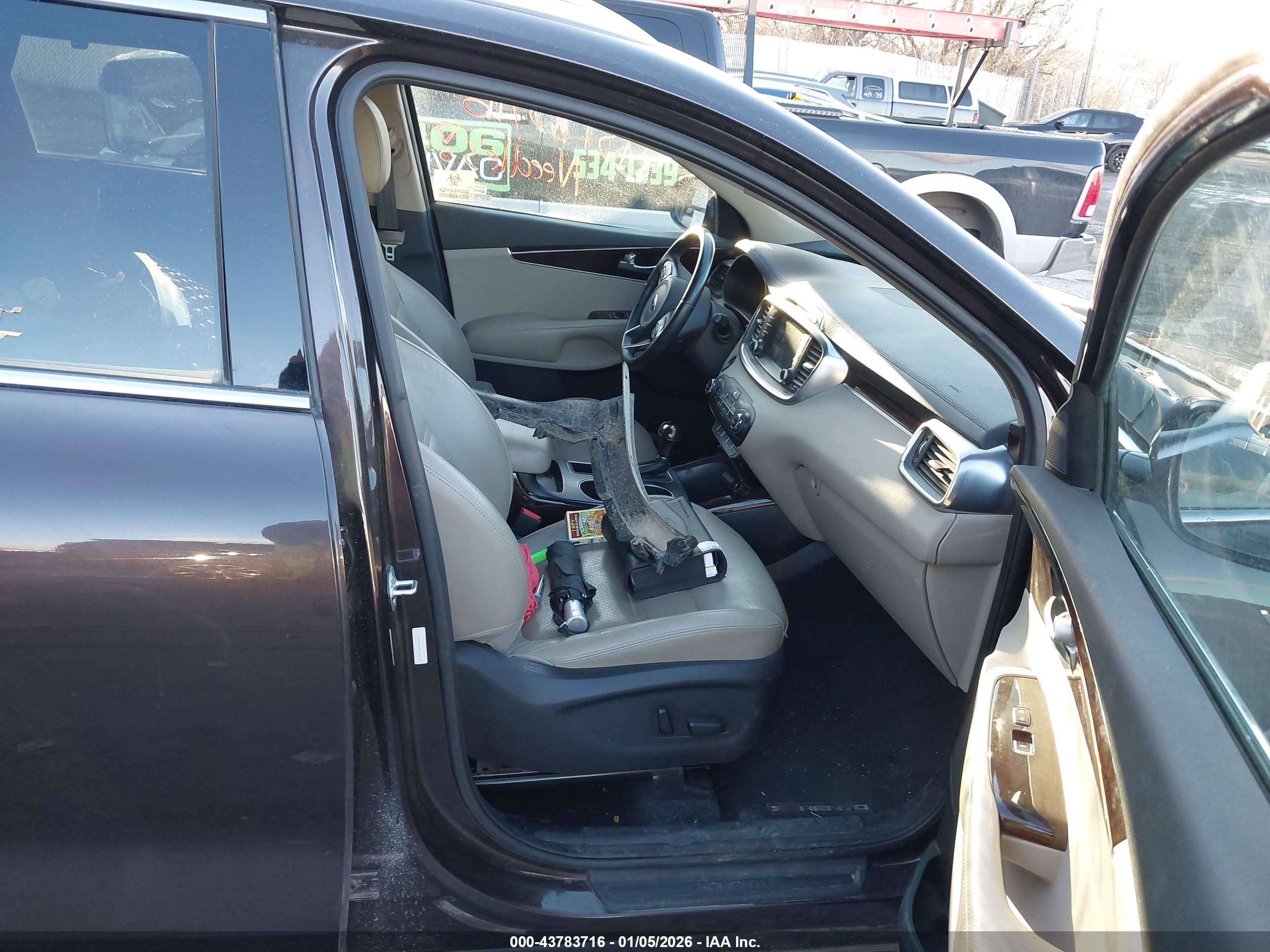 KIA SORENTO image 5