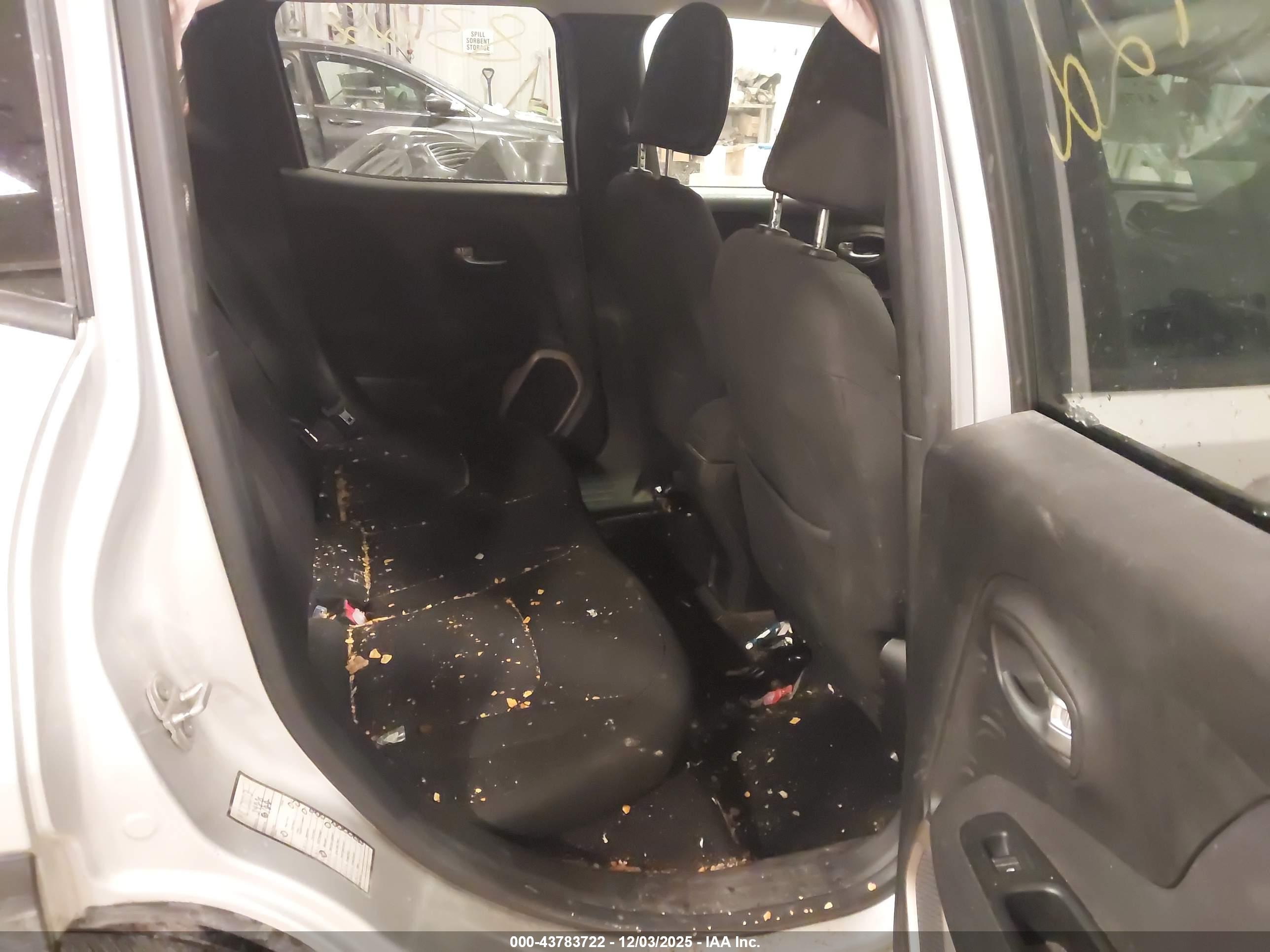 JEEP RENEGADE image 8