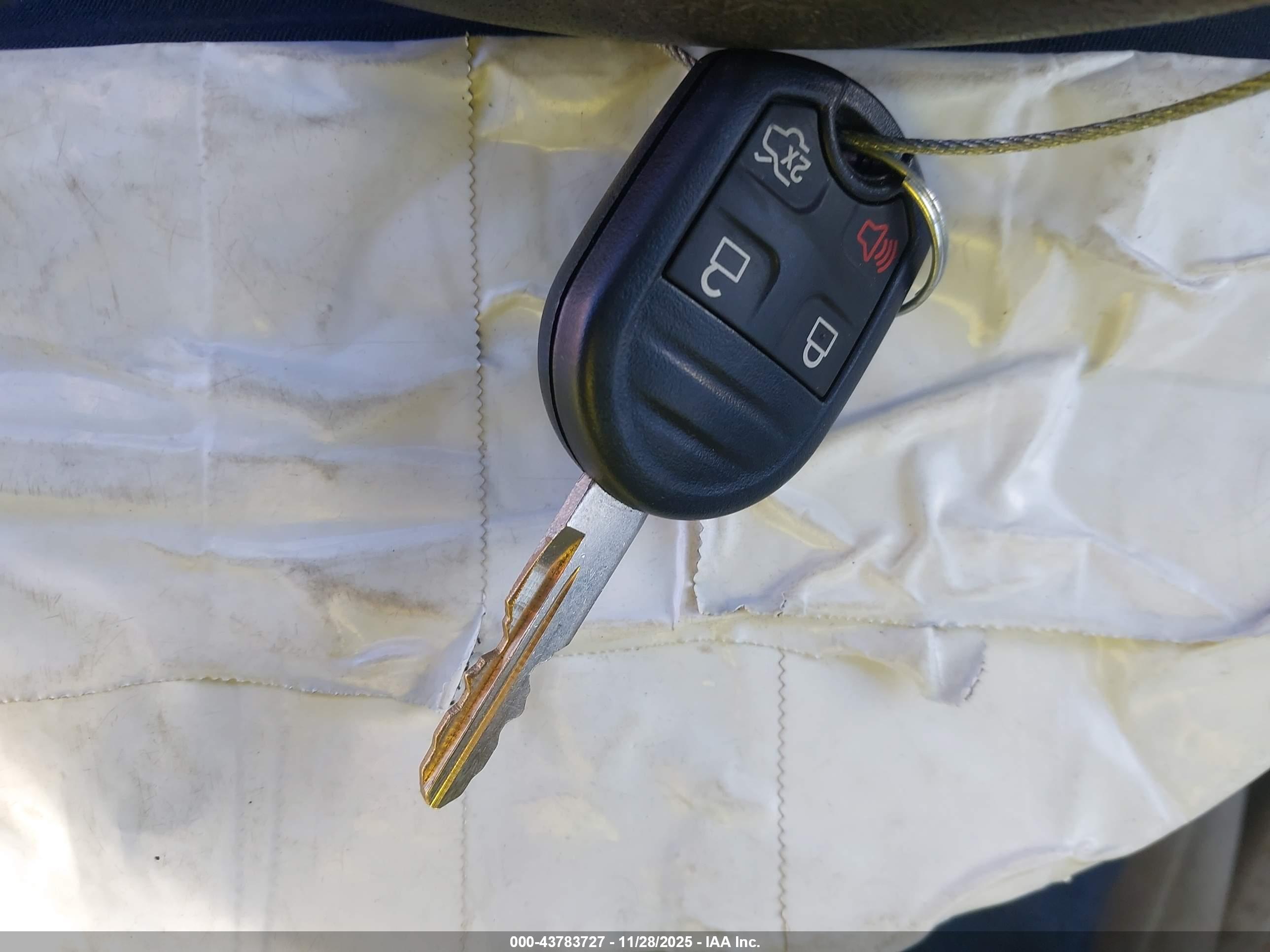 FORD FUSION image 11