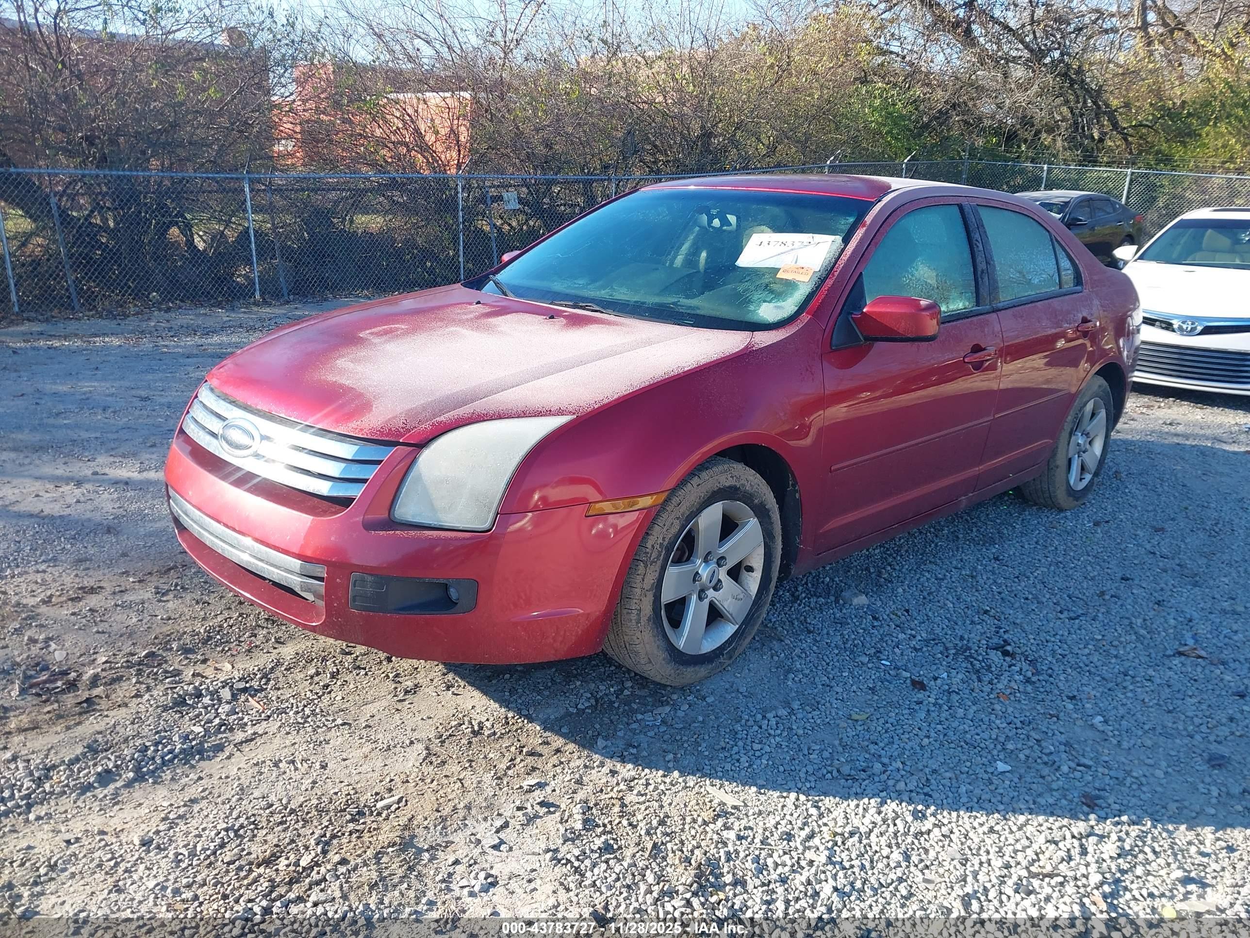FORD FUSION image 2