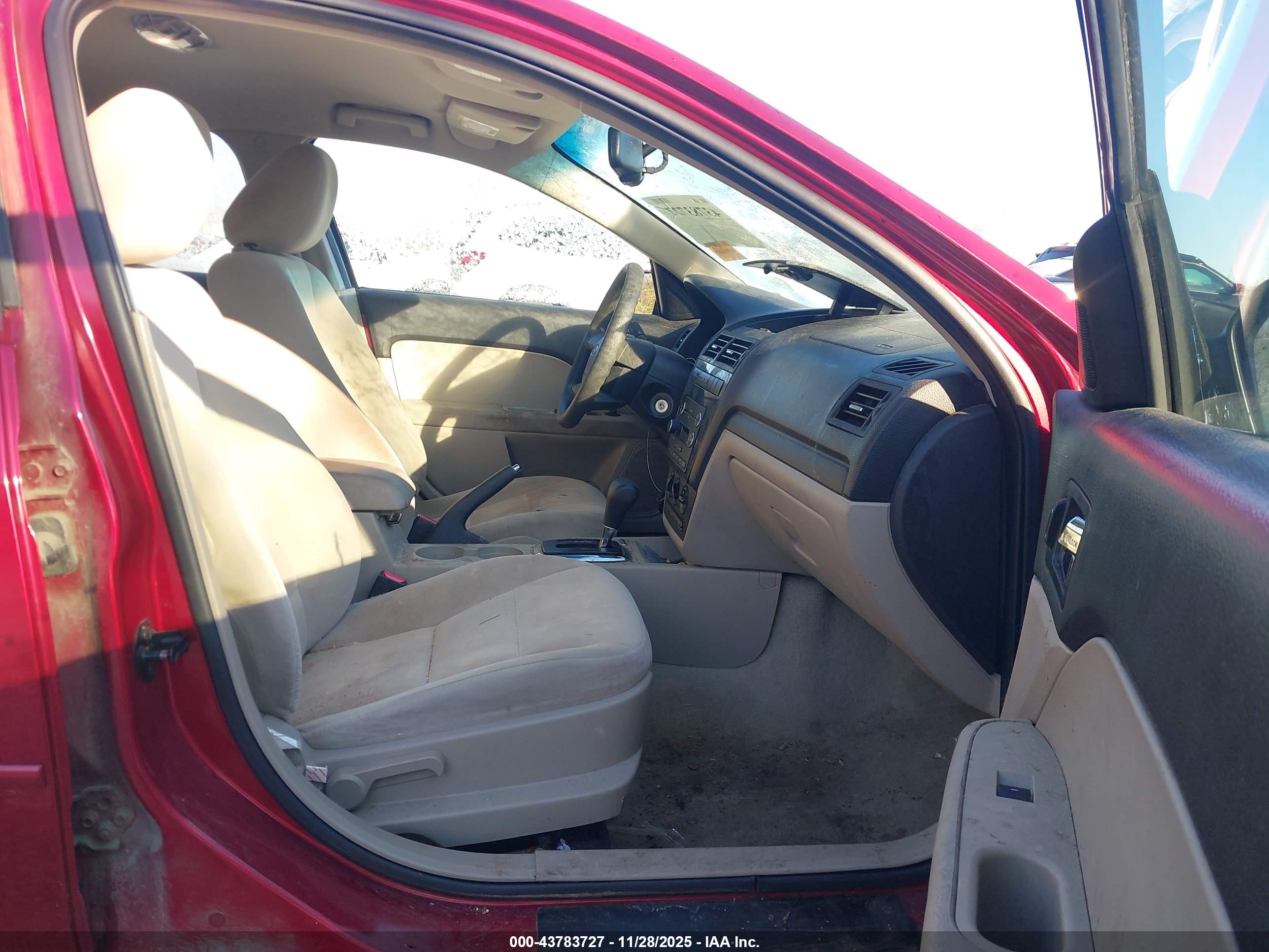 FORD FUSION image 5