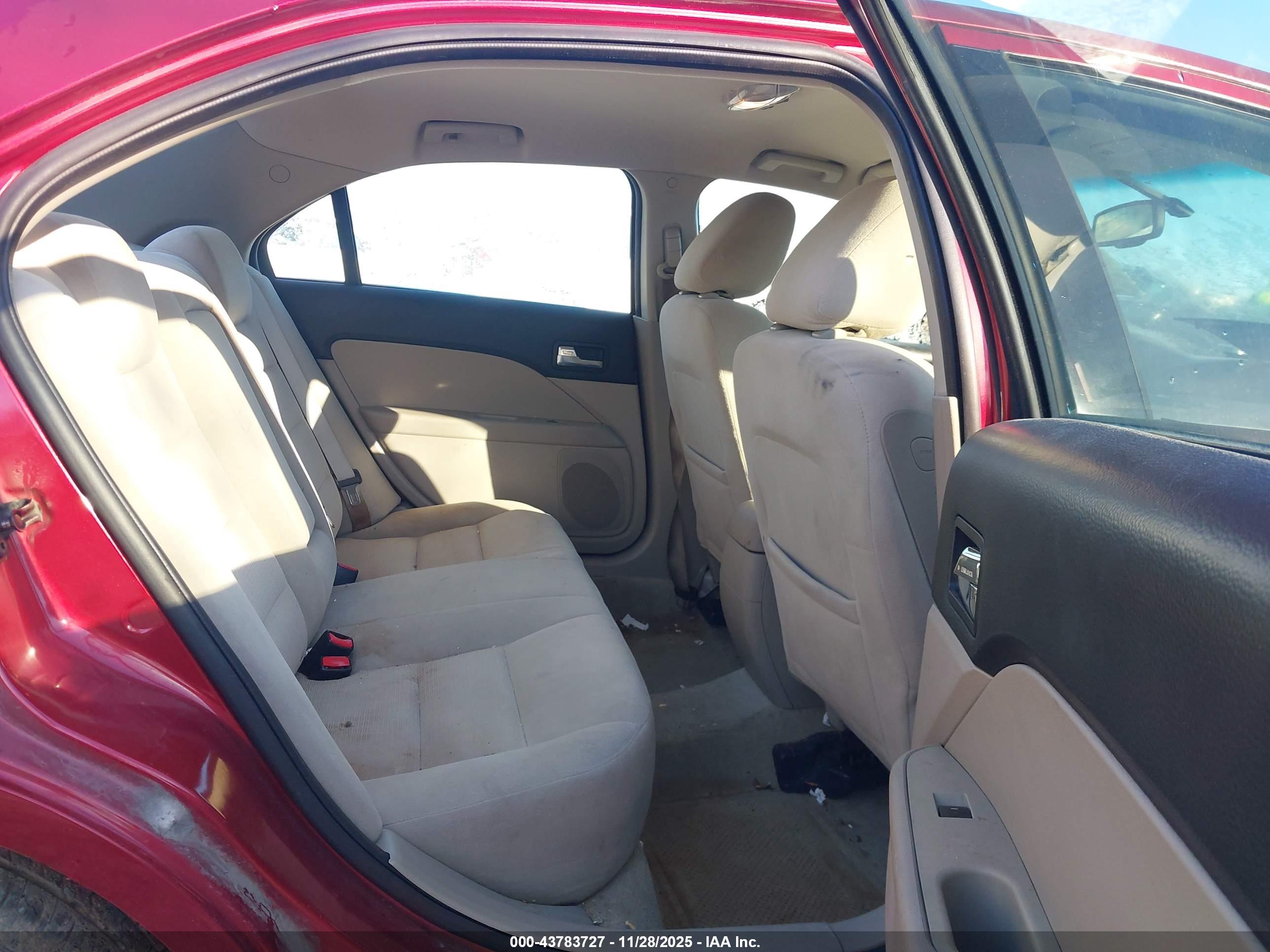 FORD FUSION image 8