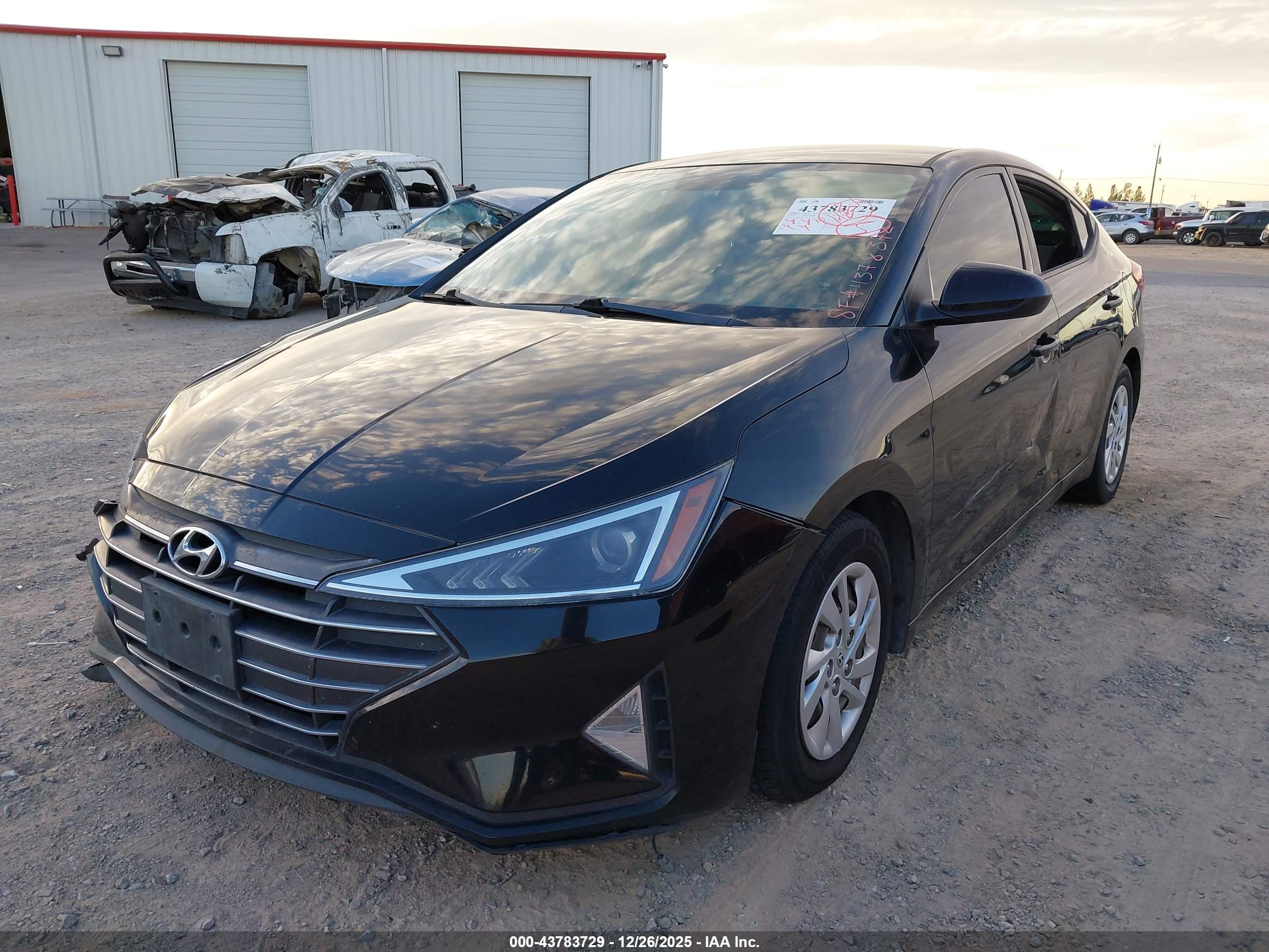 HYUNDAI ELANTRA image 2