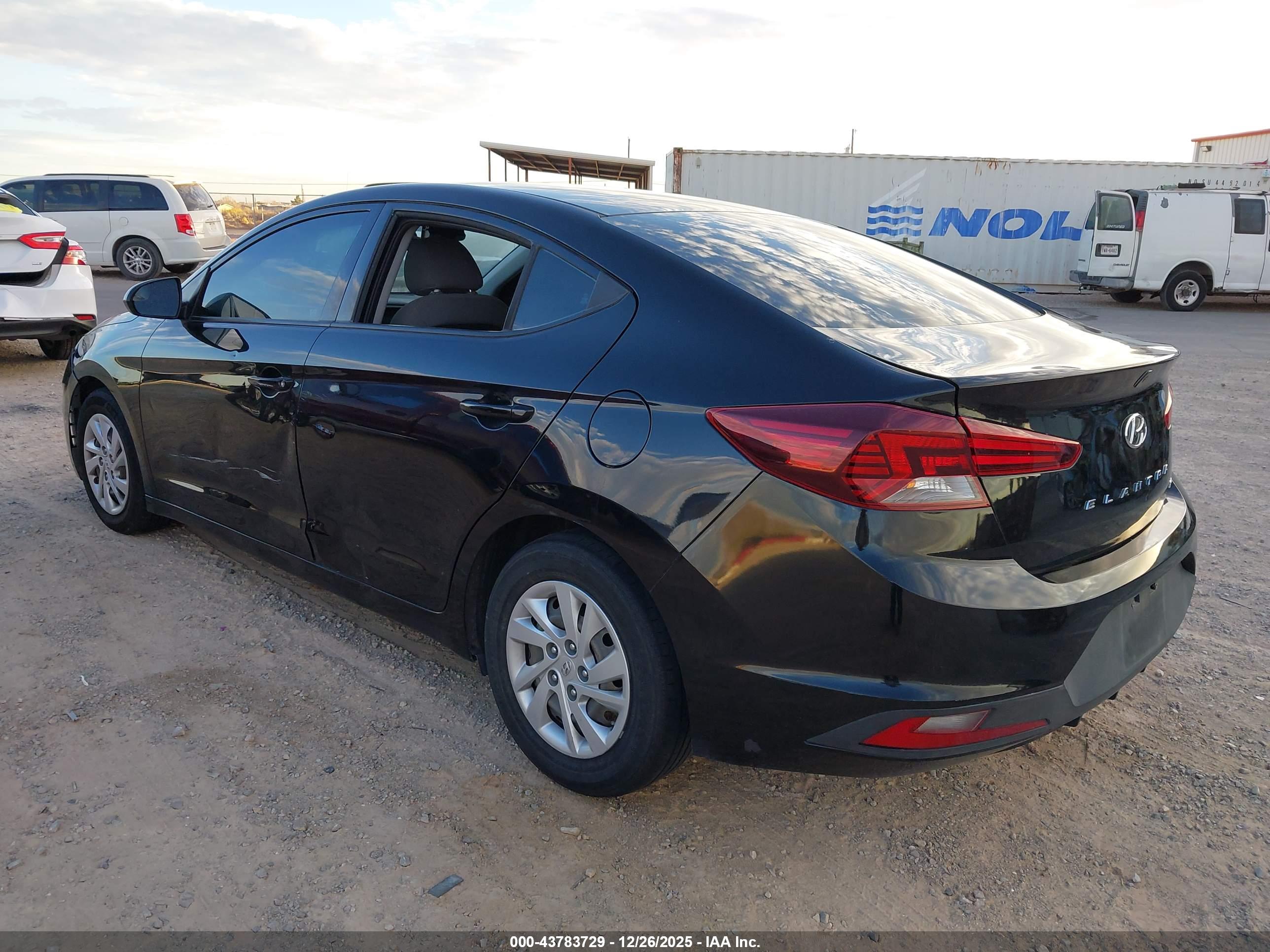 HYUNDAI ELANTRA image 3