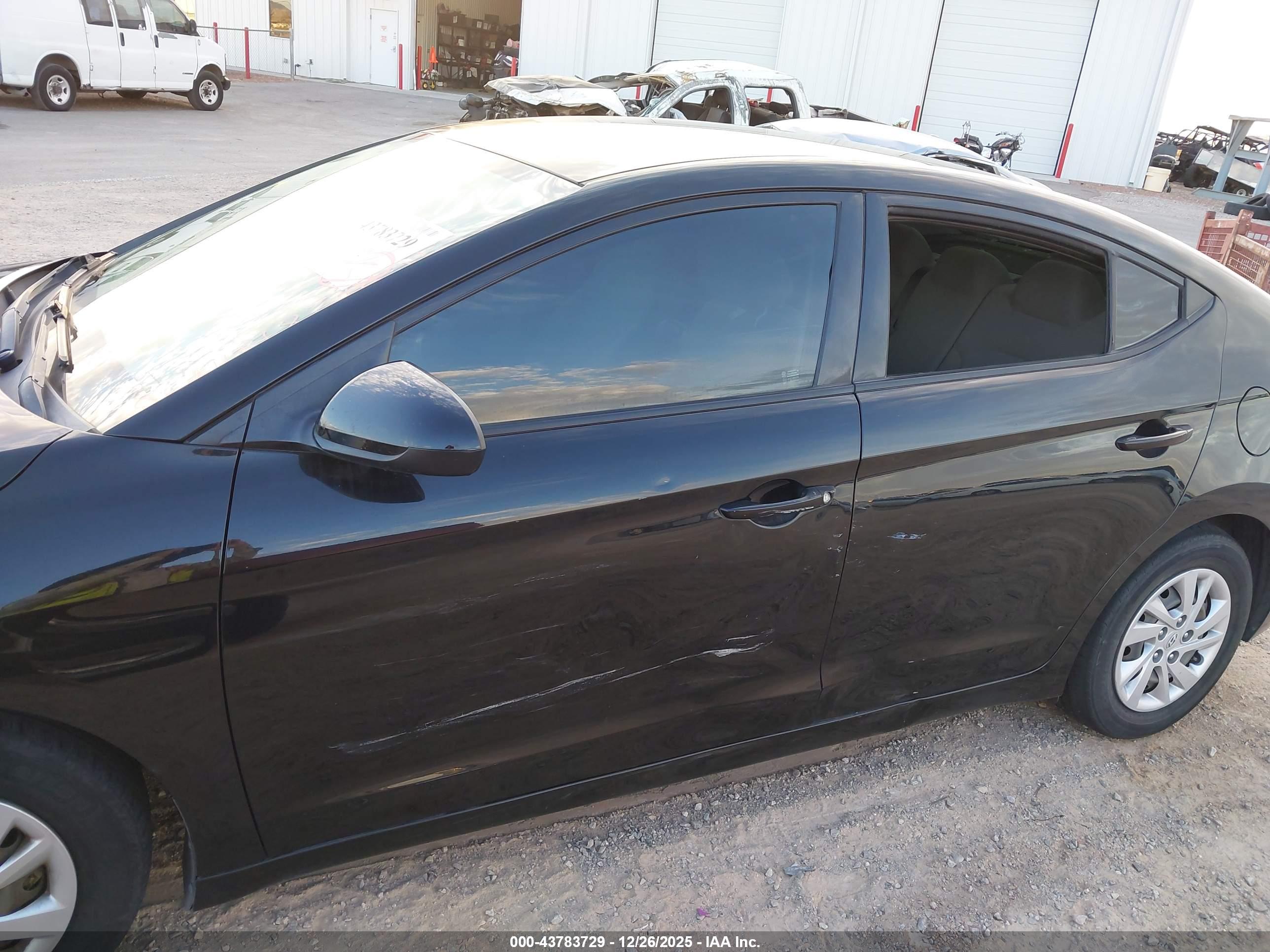 HYUNDAI ELANTRA image 6