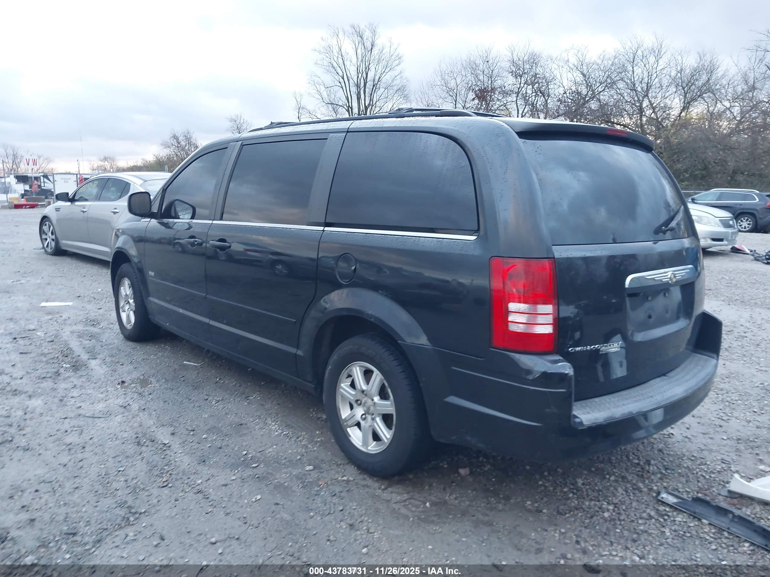 CHRYSLER TOWN image 3