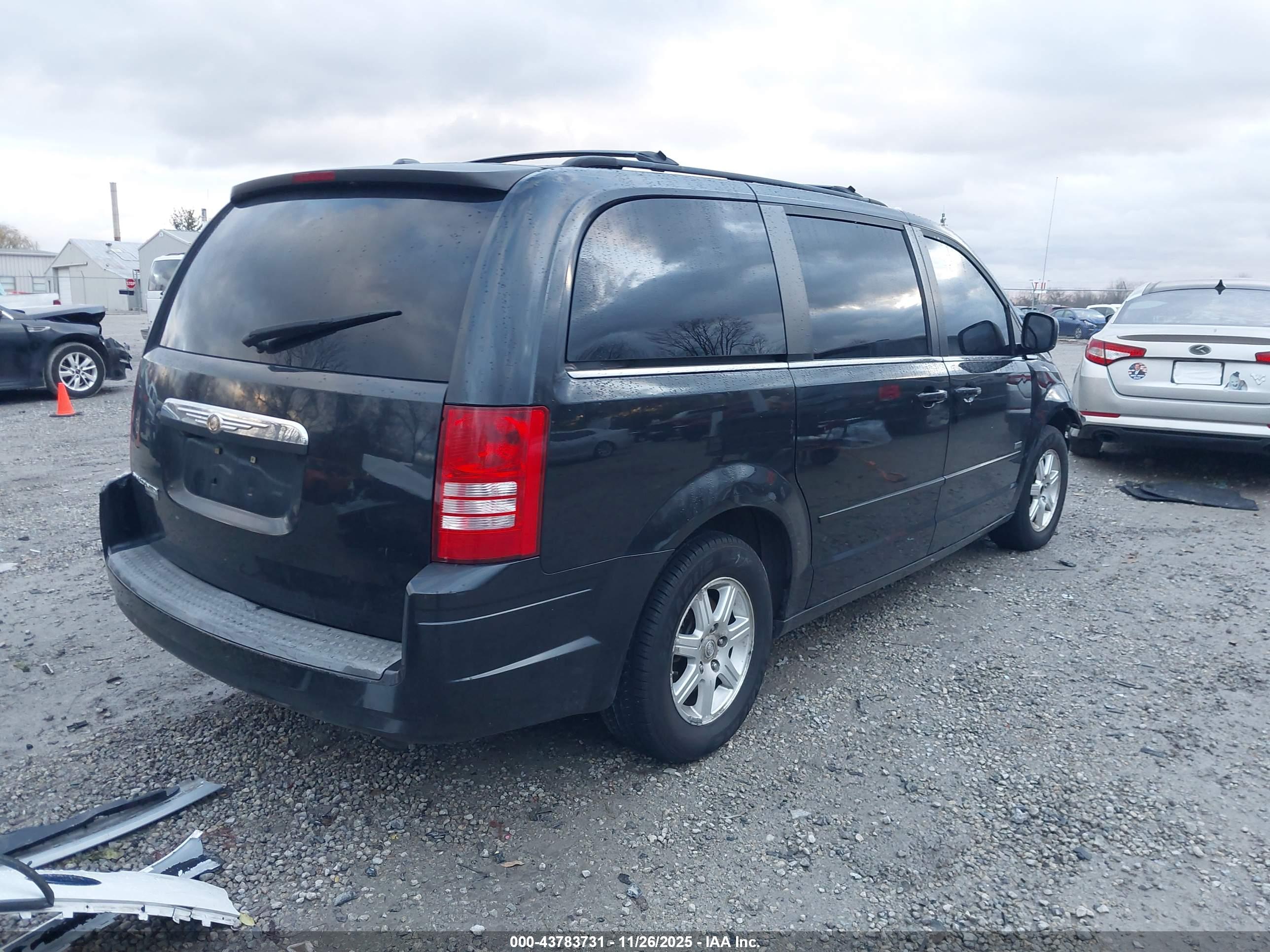 CHRYSLER TOWN image 4