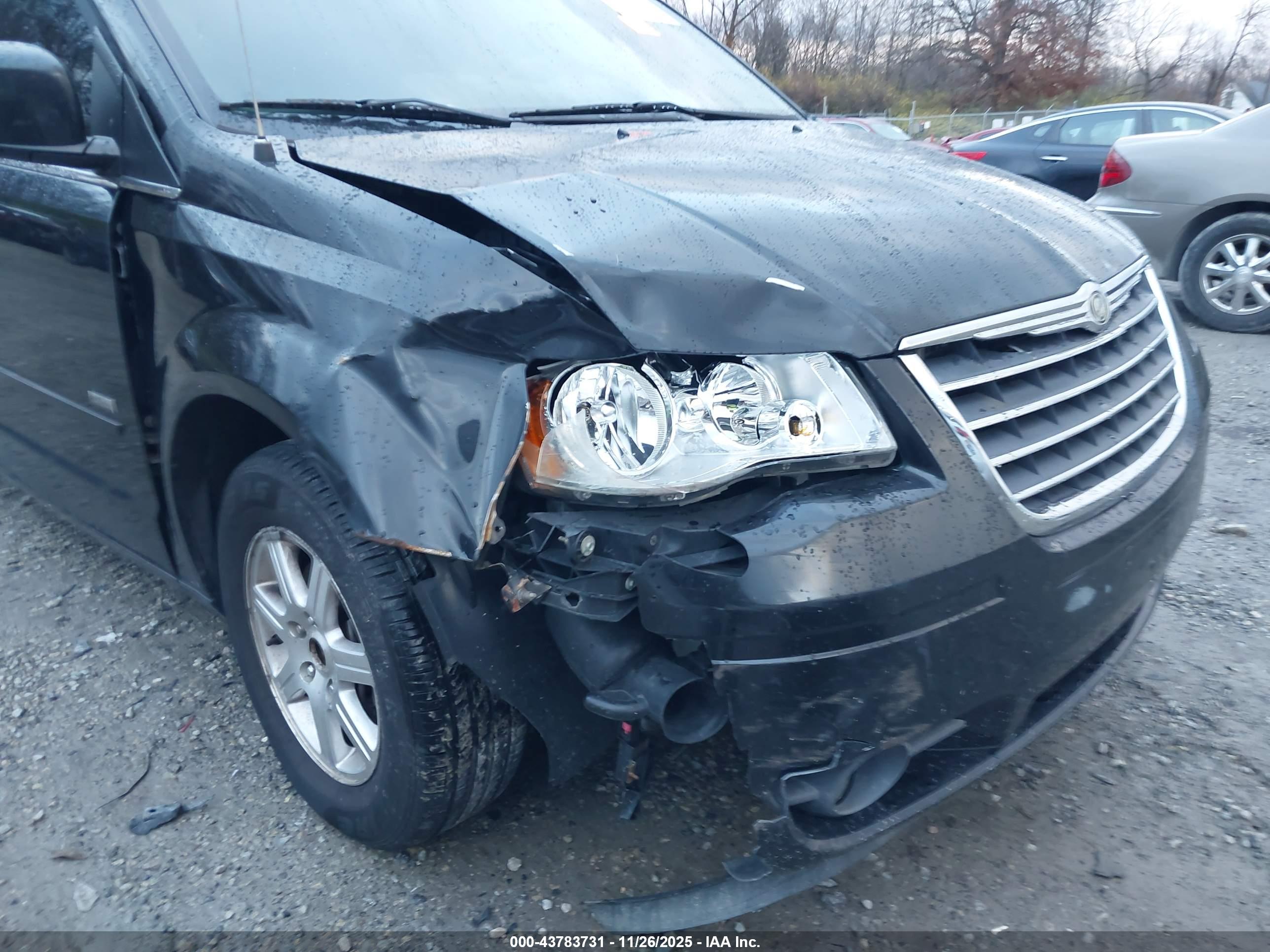 CHRYSLER TOWN image 6