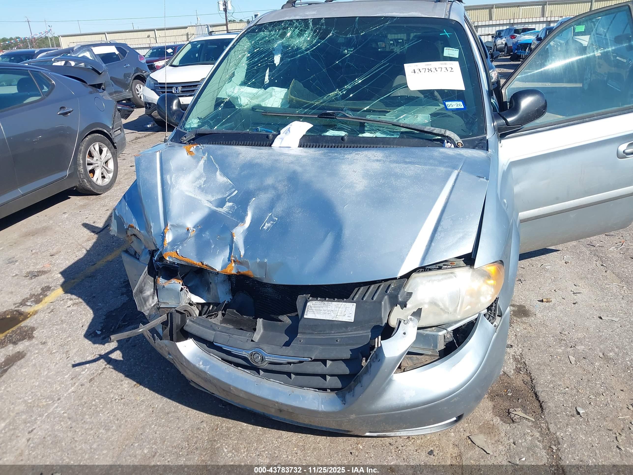 CHRYSLER TOWN image 6