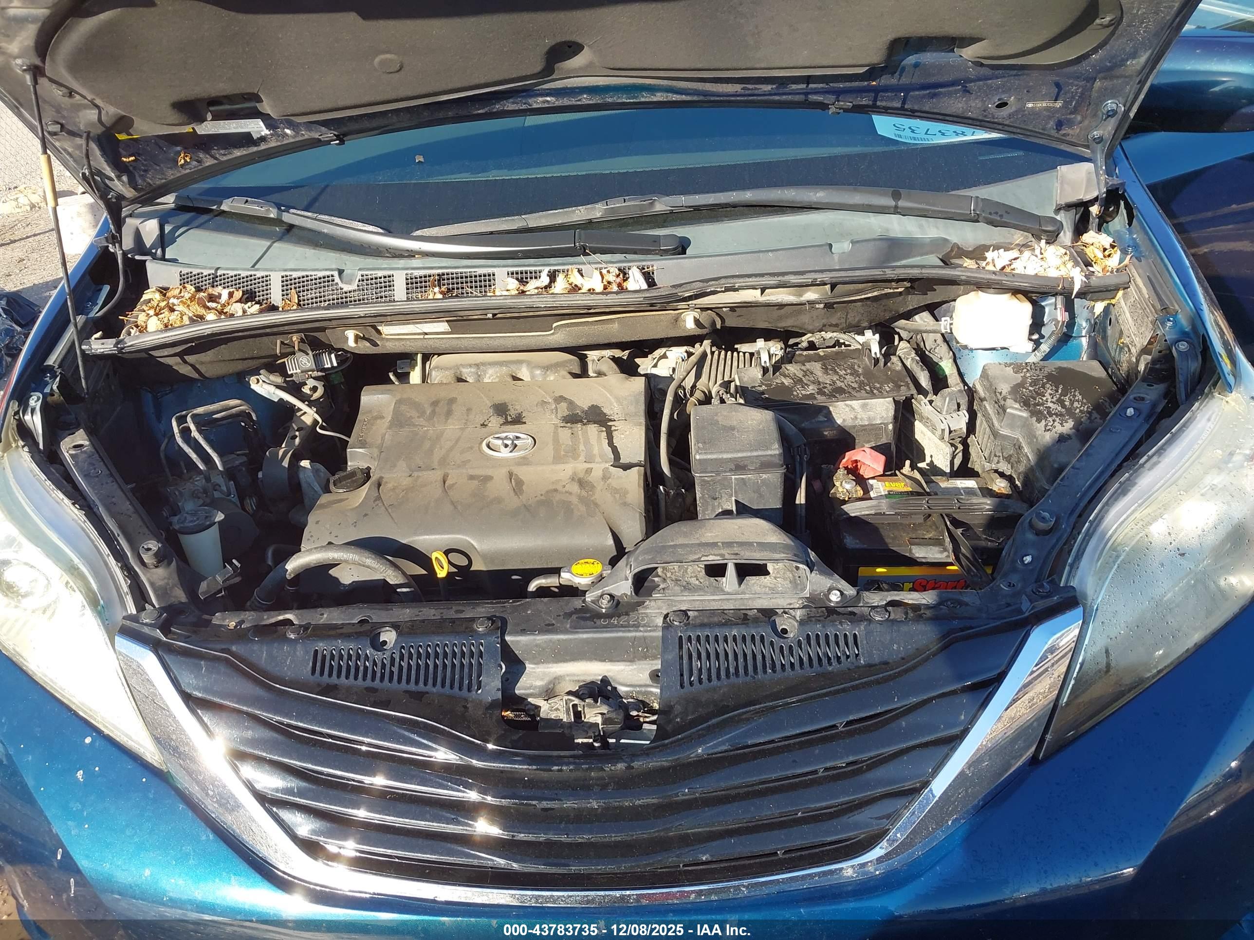 TOYOTA SIENNA image 10
