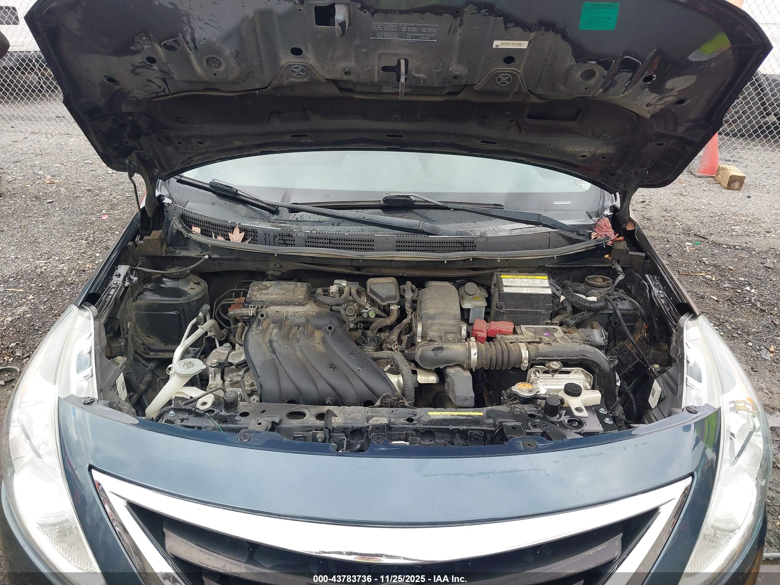 NISSAN VERSA image 10