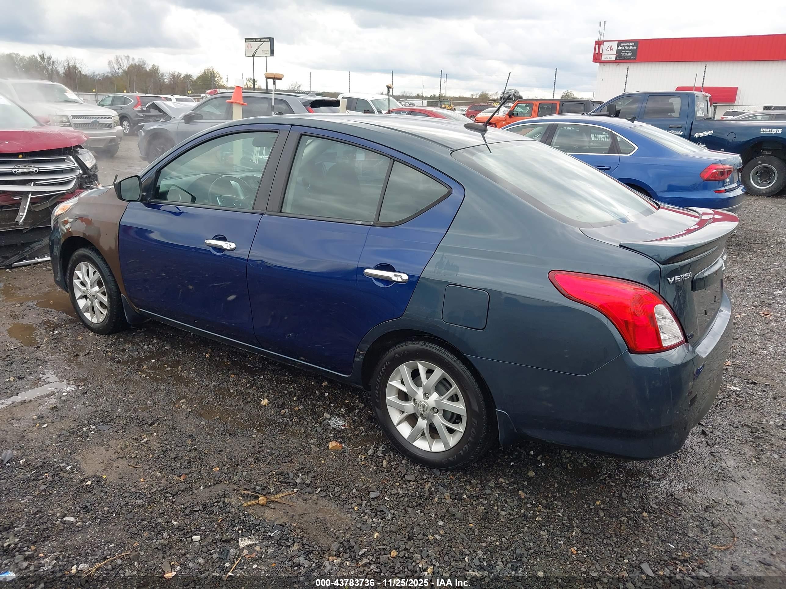 NISSAN VERSA image 3