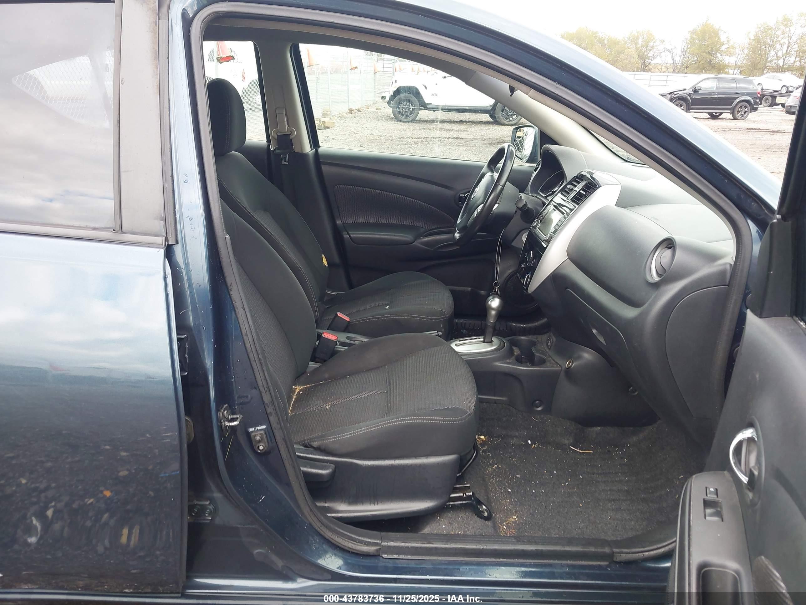 NISSAN VERSA image 5