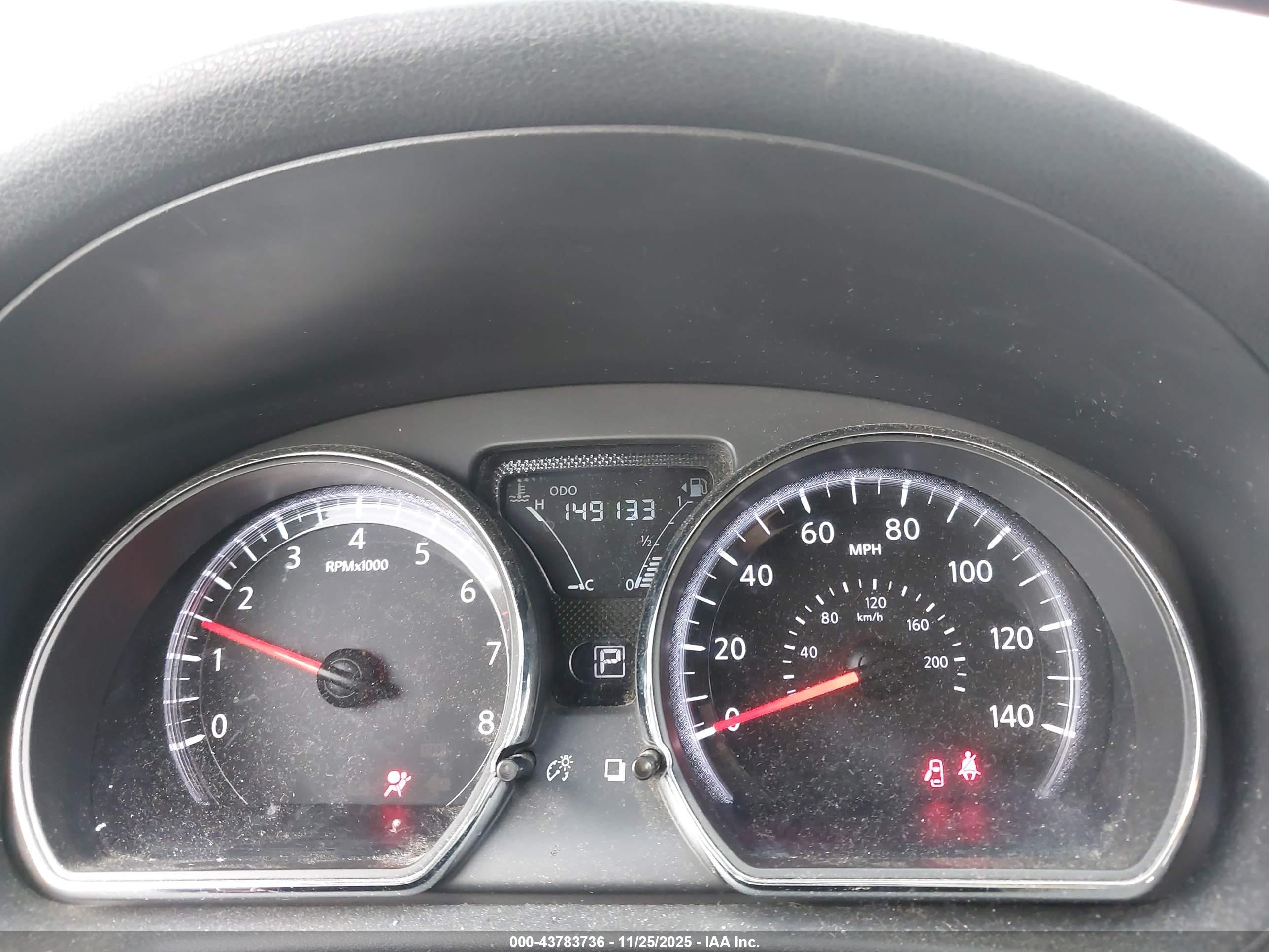 NISSAN VERSA image 7