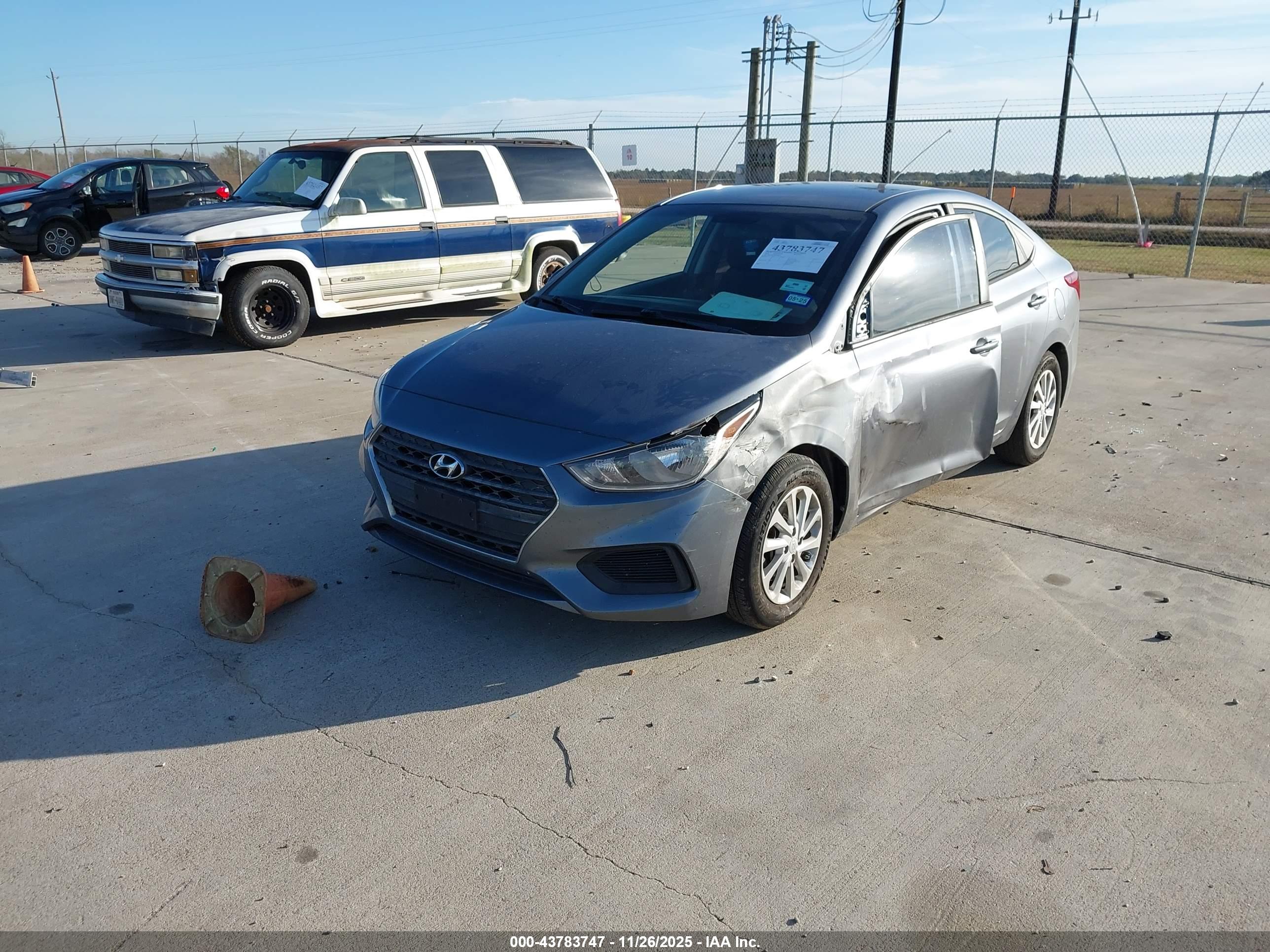 HYUNDAI ACCENT image 2
