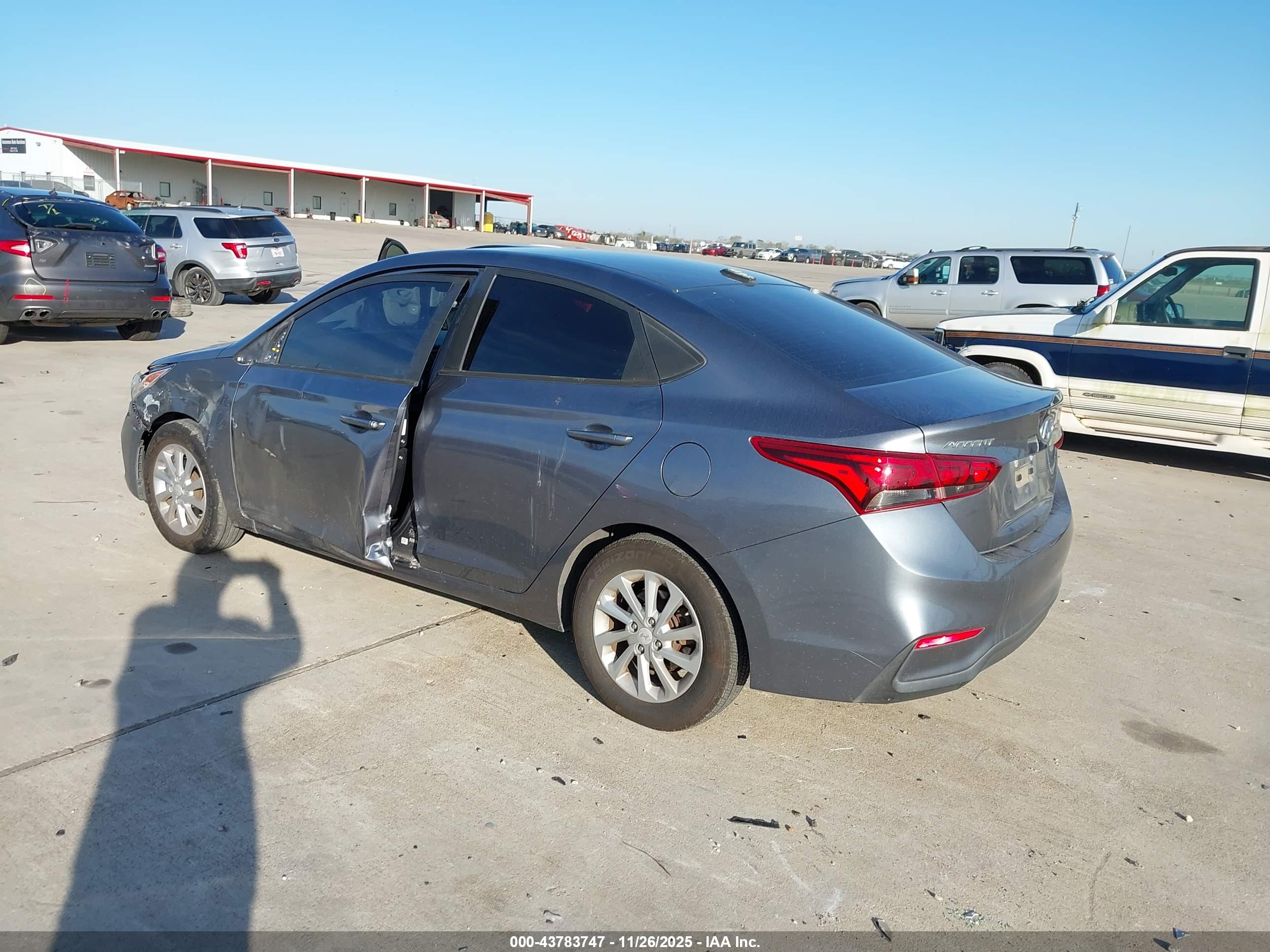 HYUNDAI ACCENT image 3