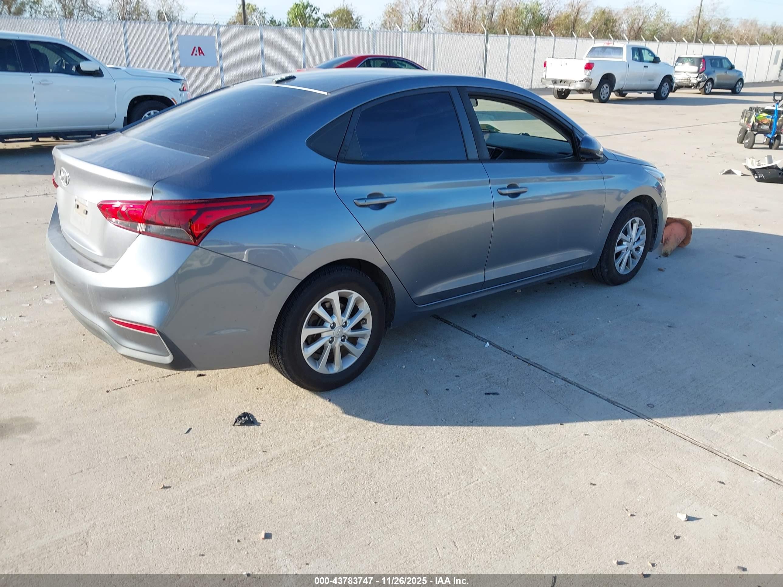 HYUNDAI ACCENT image 4
