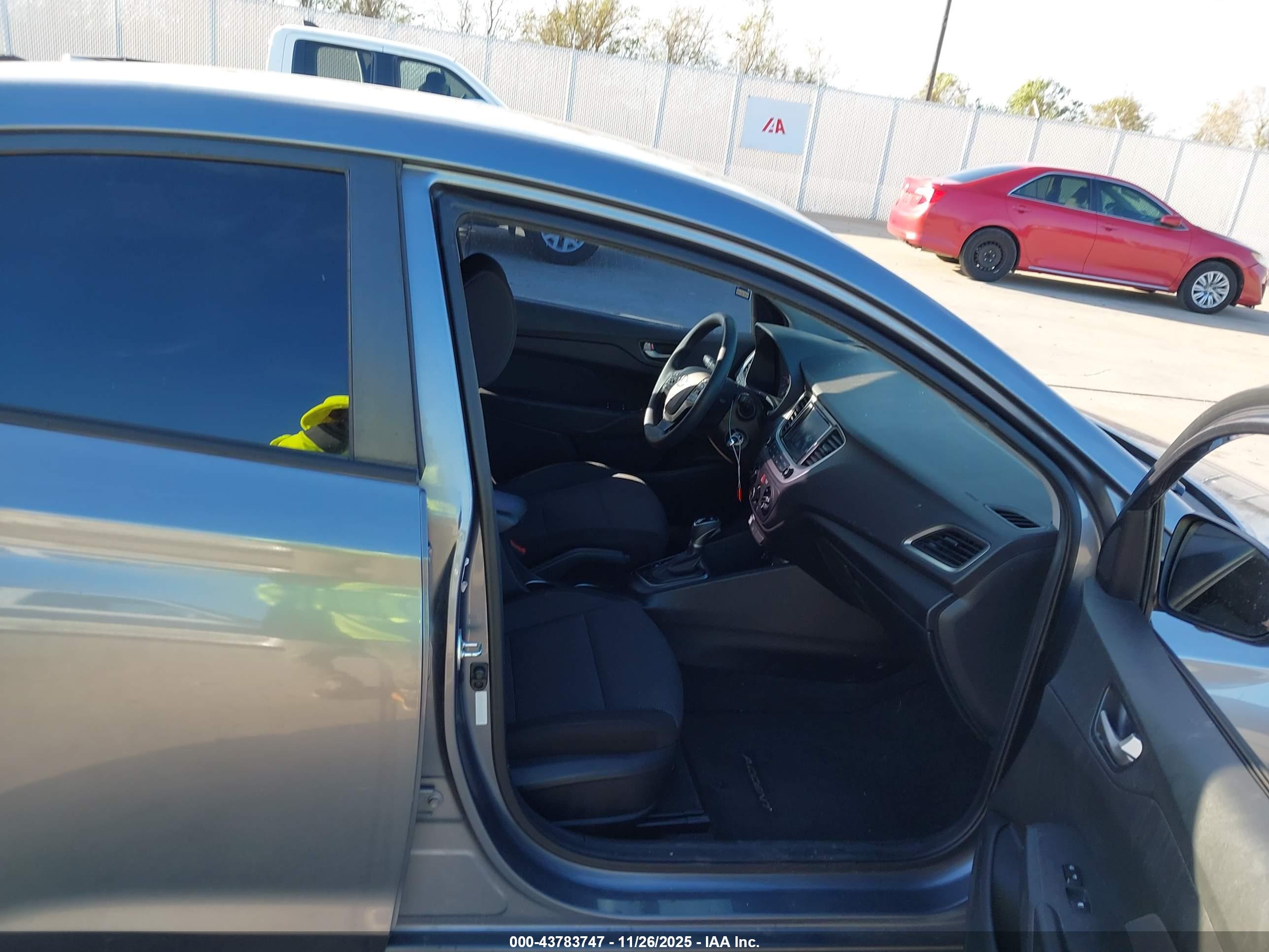 HYUNDAI ACCENT image 5