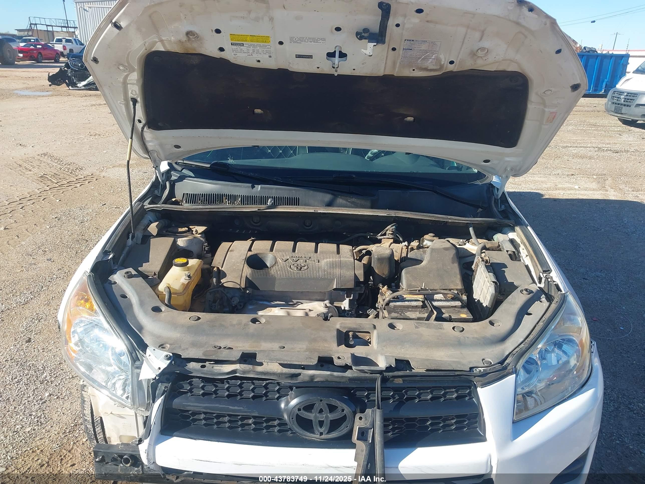 TOYOTA RAV4 image 10
