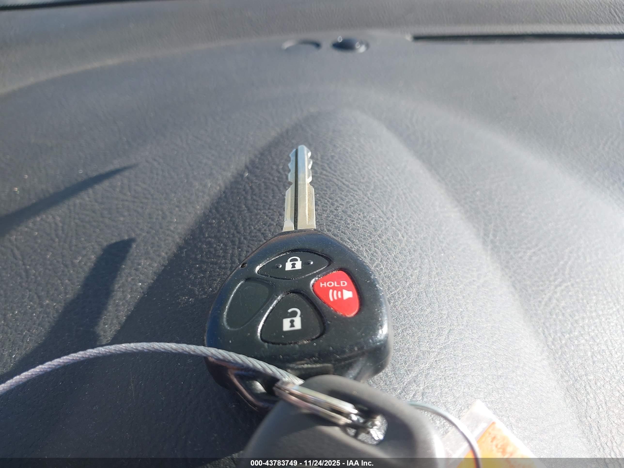 TOYOTA RAV4 image 11