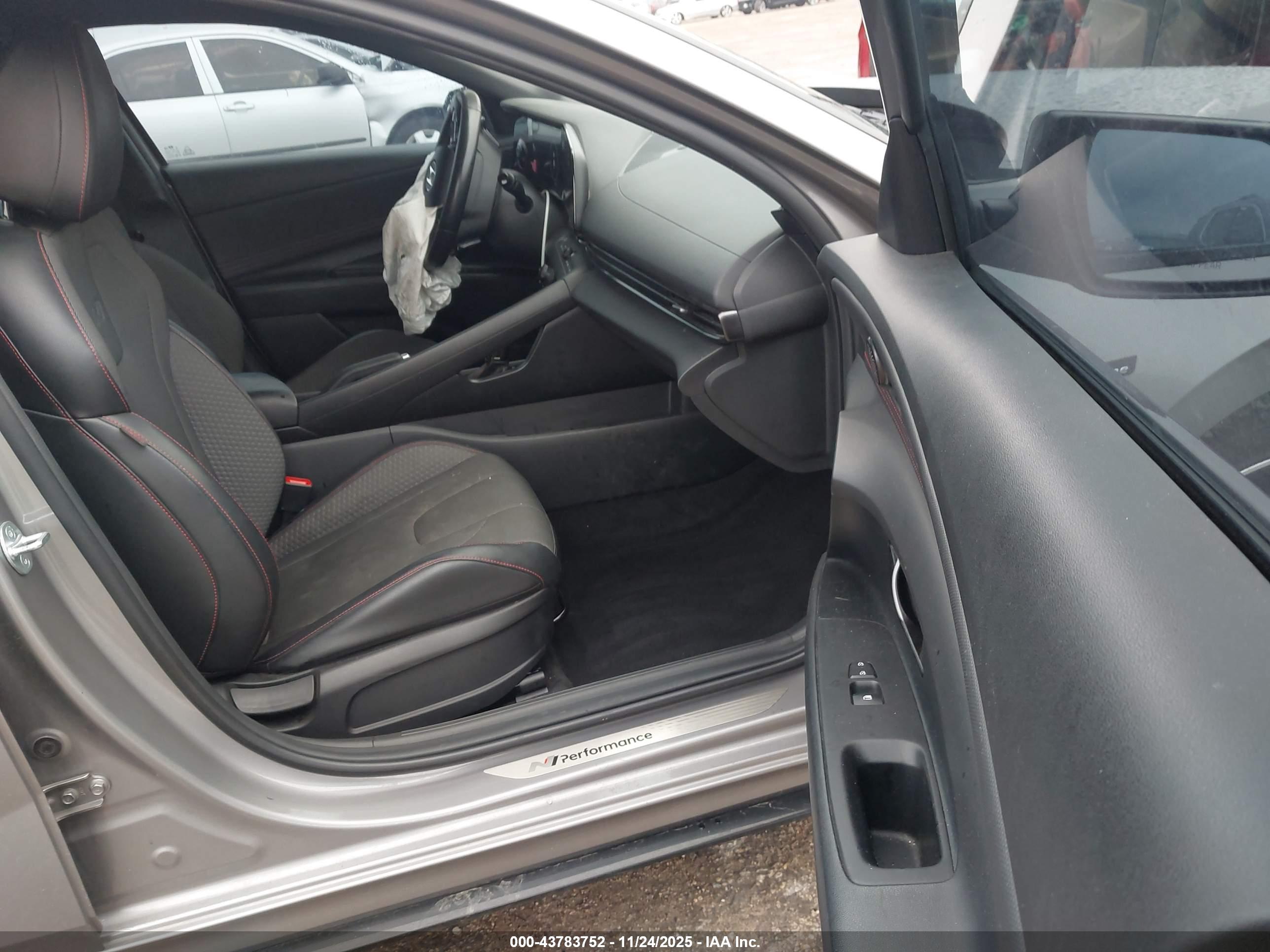 HYUNDAI ELANTRA image 5