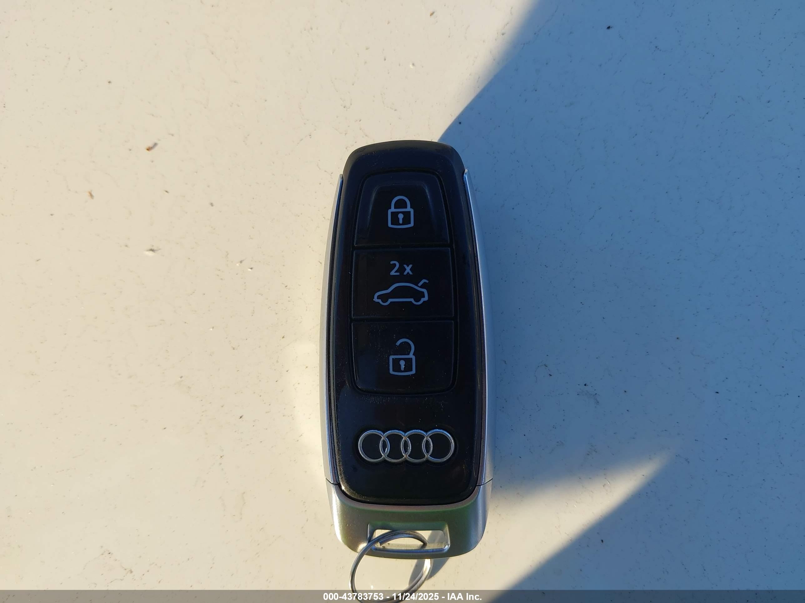 AUDI A8 image 11