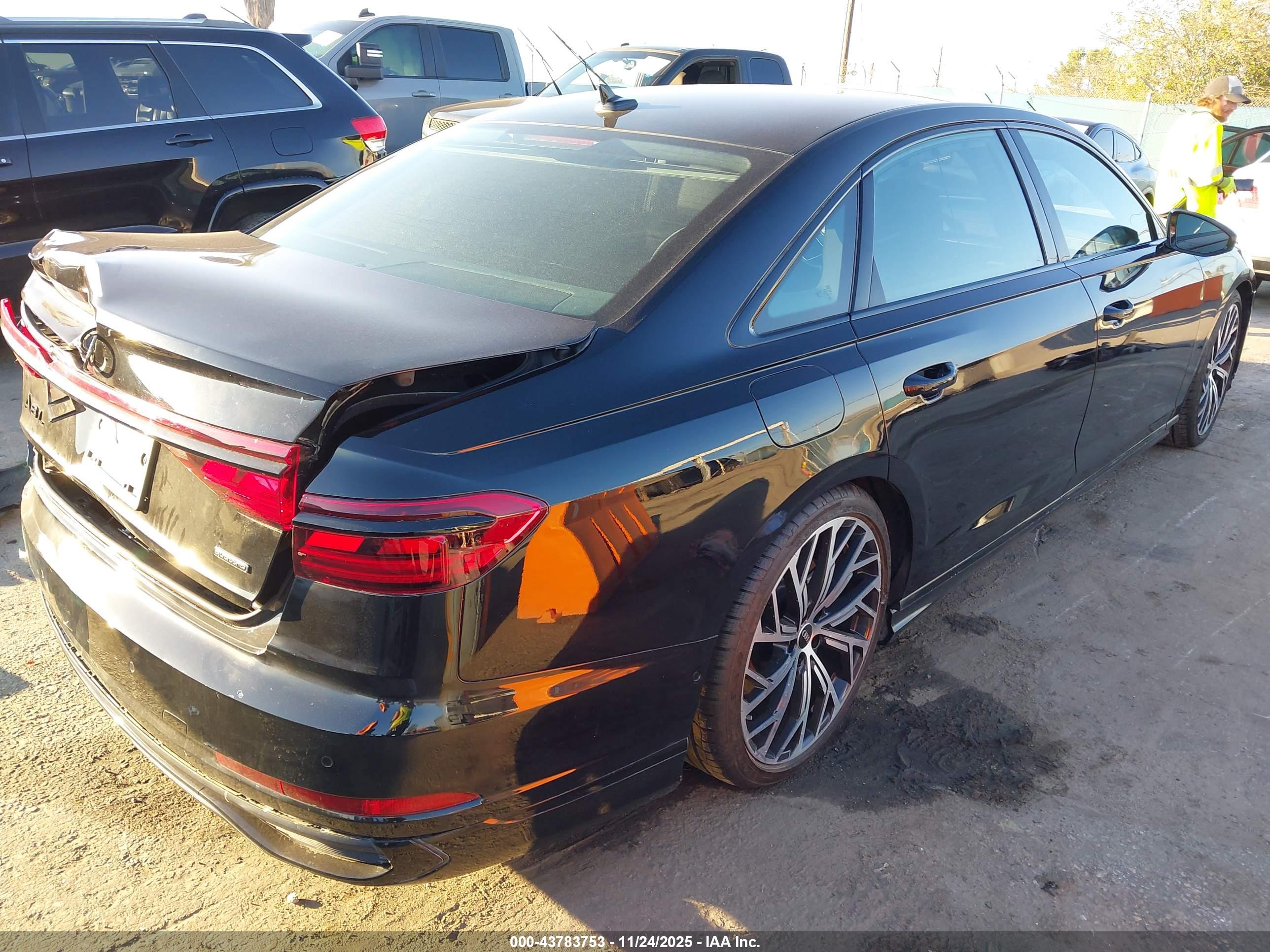 AUDI A8 image 4
