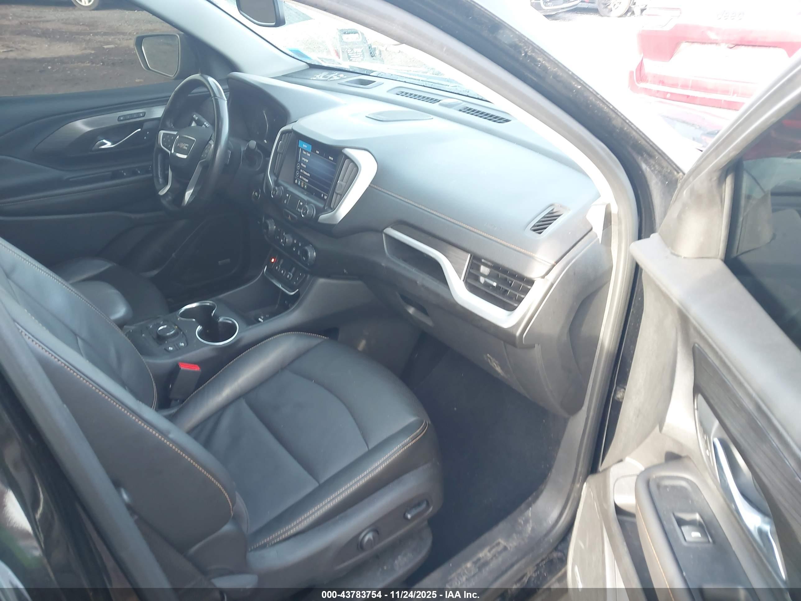 GMC TERRAIN image 5