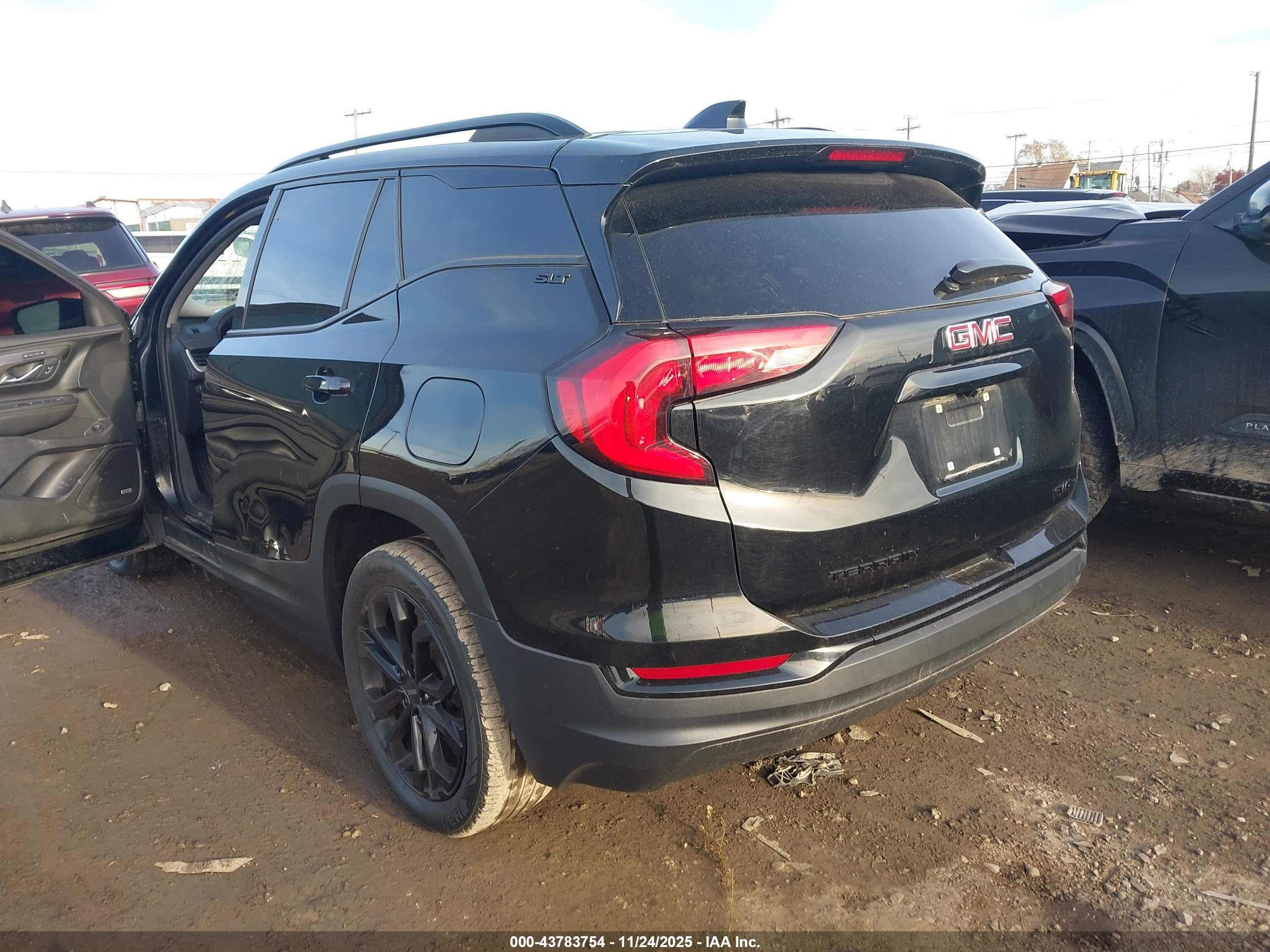 GMC TERRAIN image 6