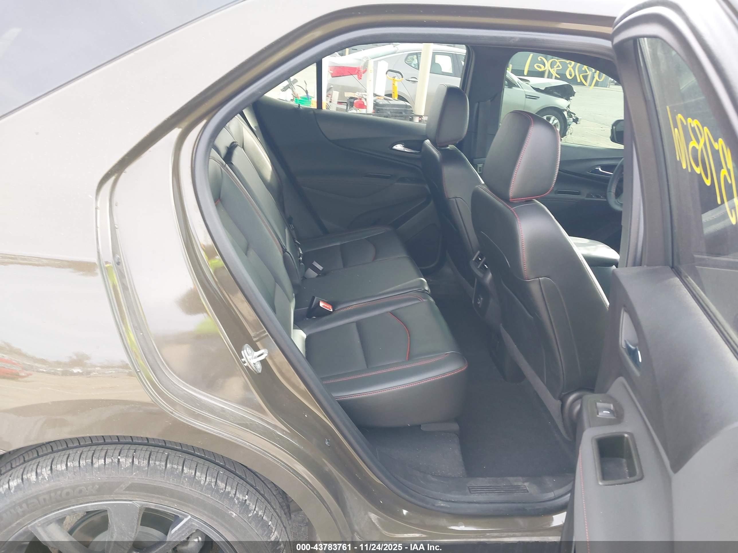 CHEVROLET EQUINOX image 8