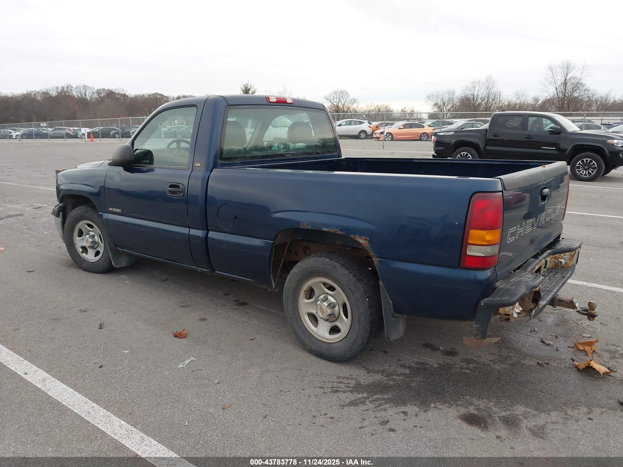 CHEVROLET SILVERADO image 3