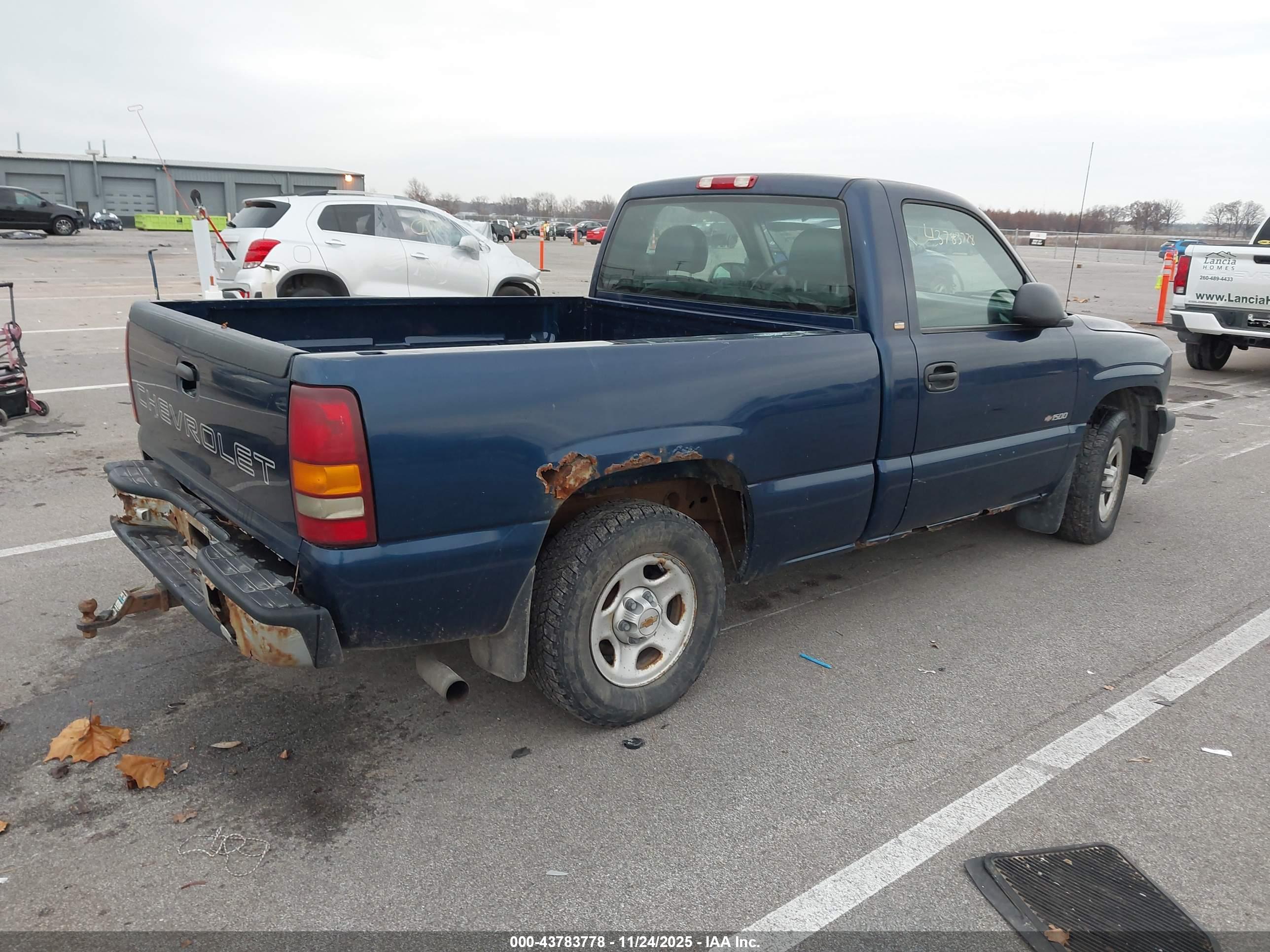 CHEVROLET SILVERADO image 4