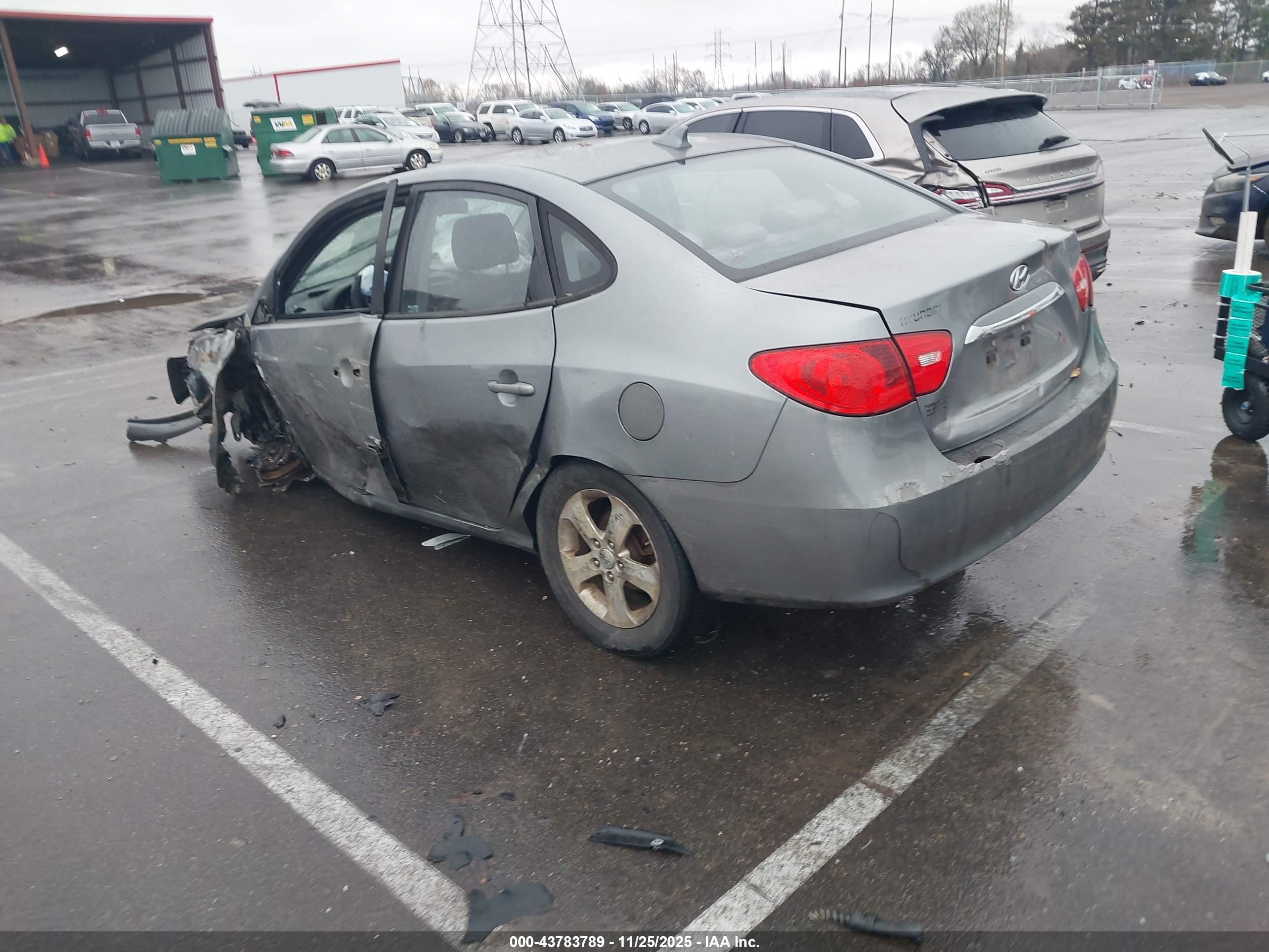 HYUNDAI ELANTRA image 3