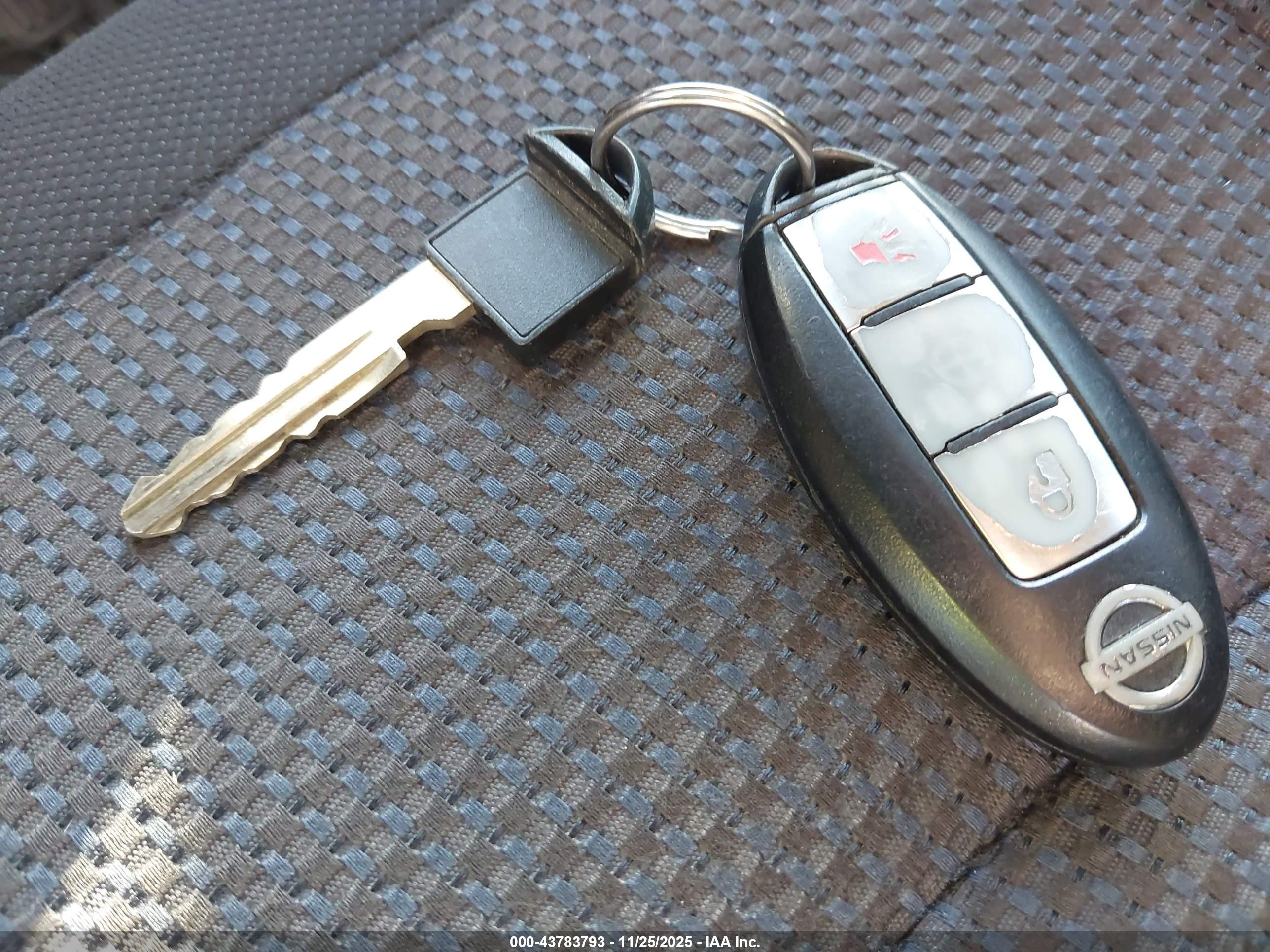NISSAN ROGUE image 11