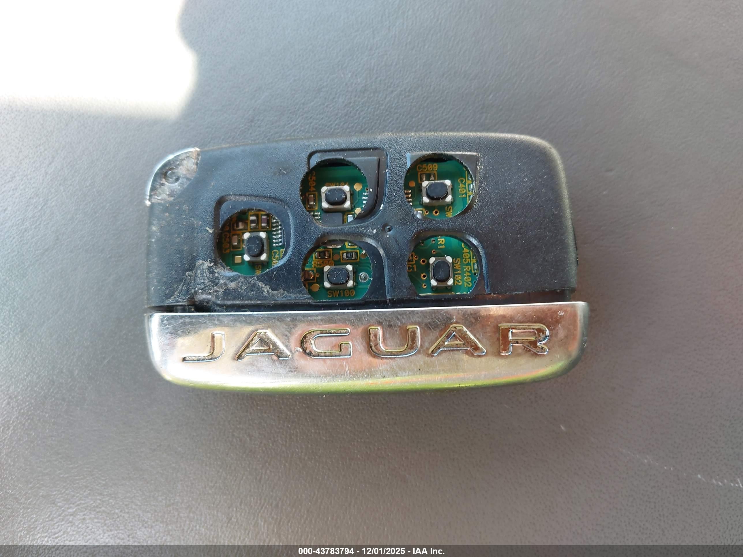 JAGUAR XJ image 11