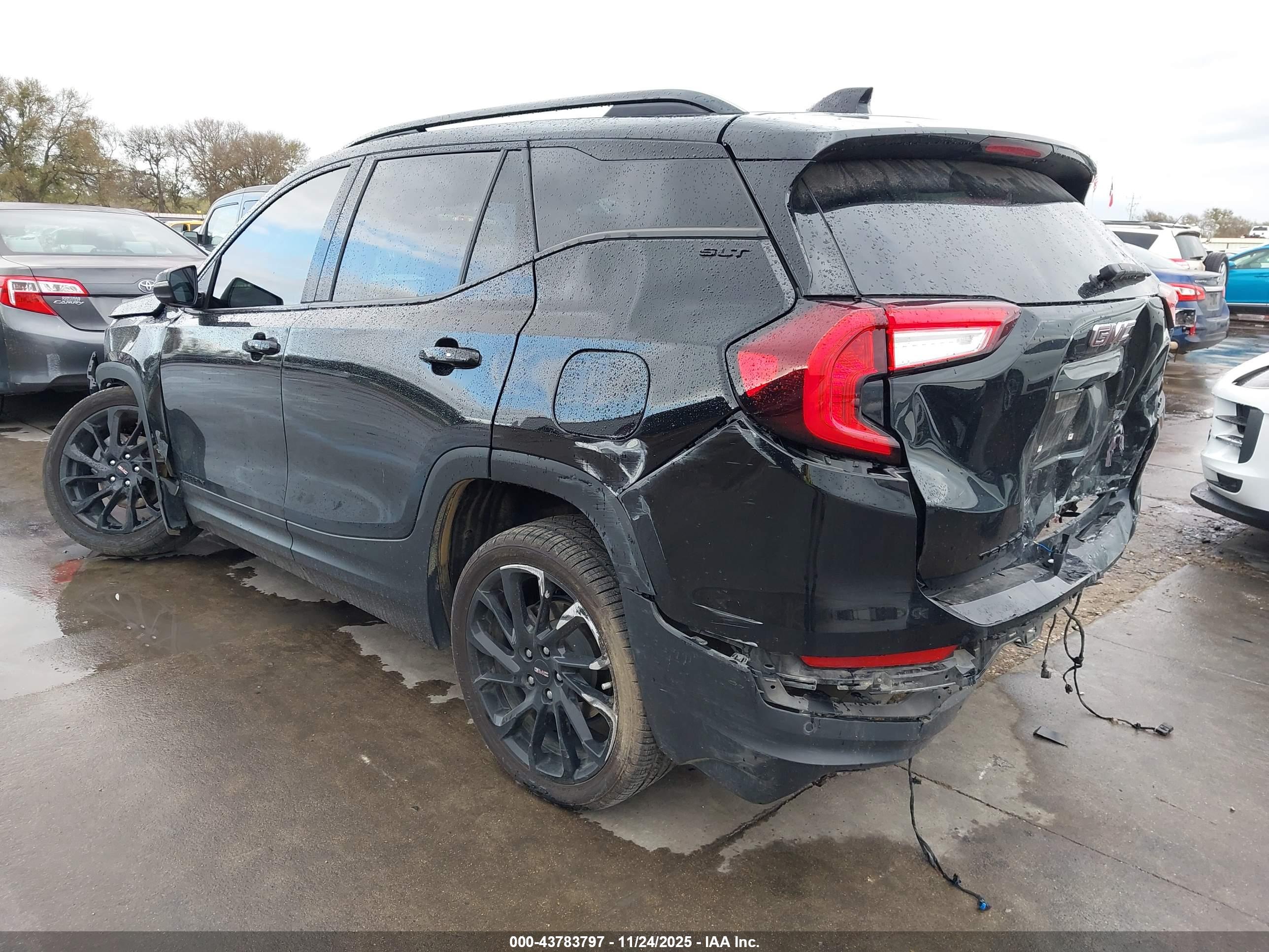 GMC TERRAIN image 3
