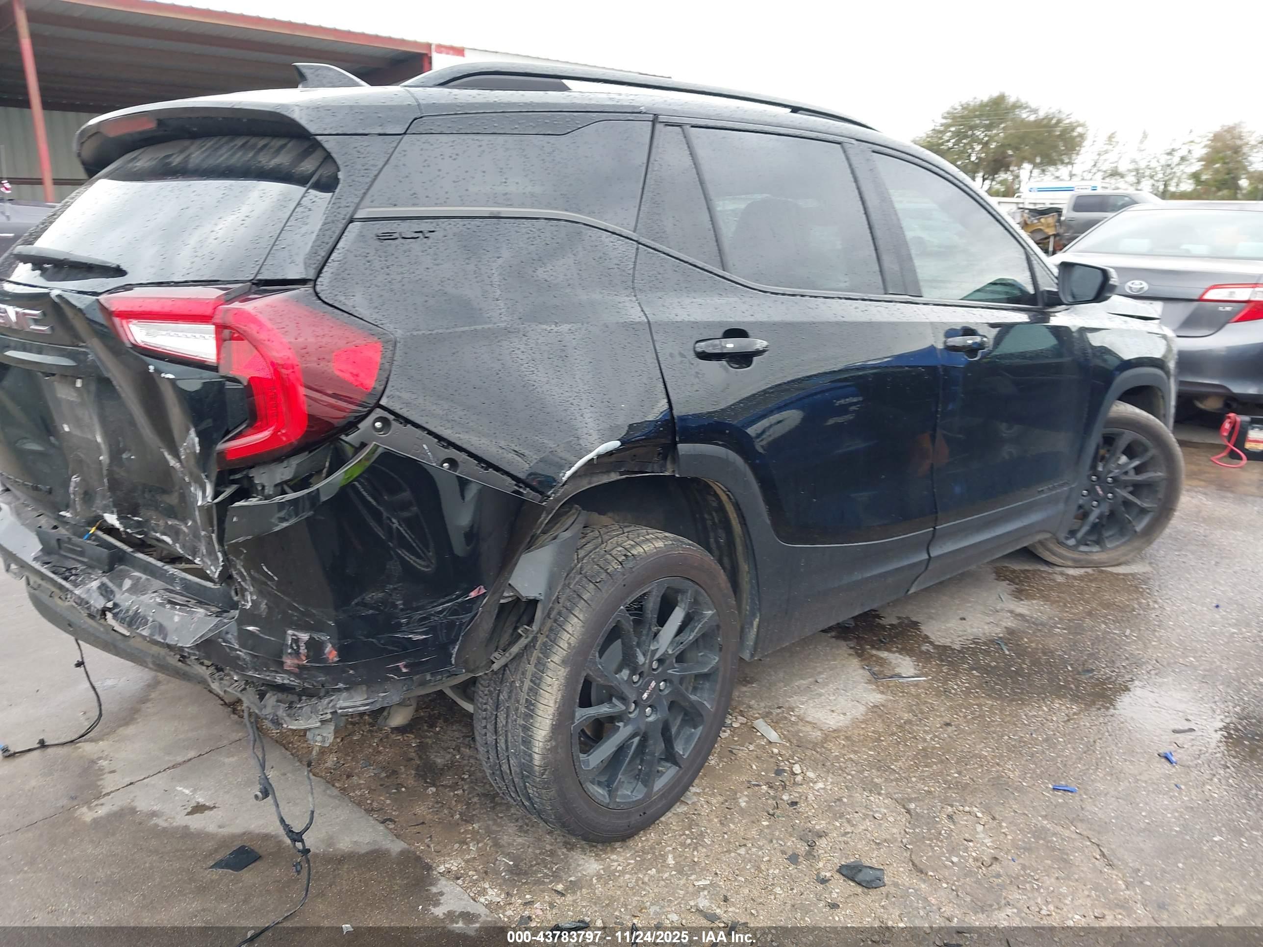 GMC TERRAIN image 4