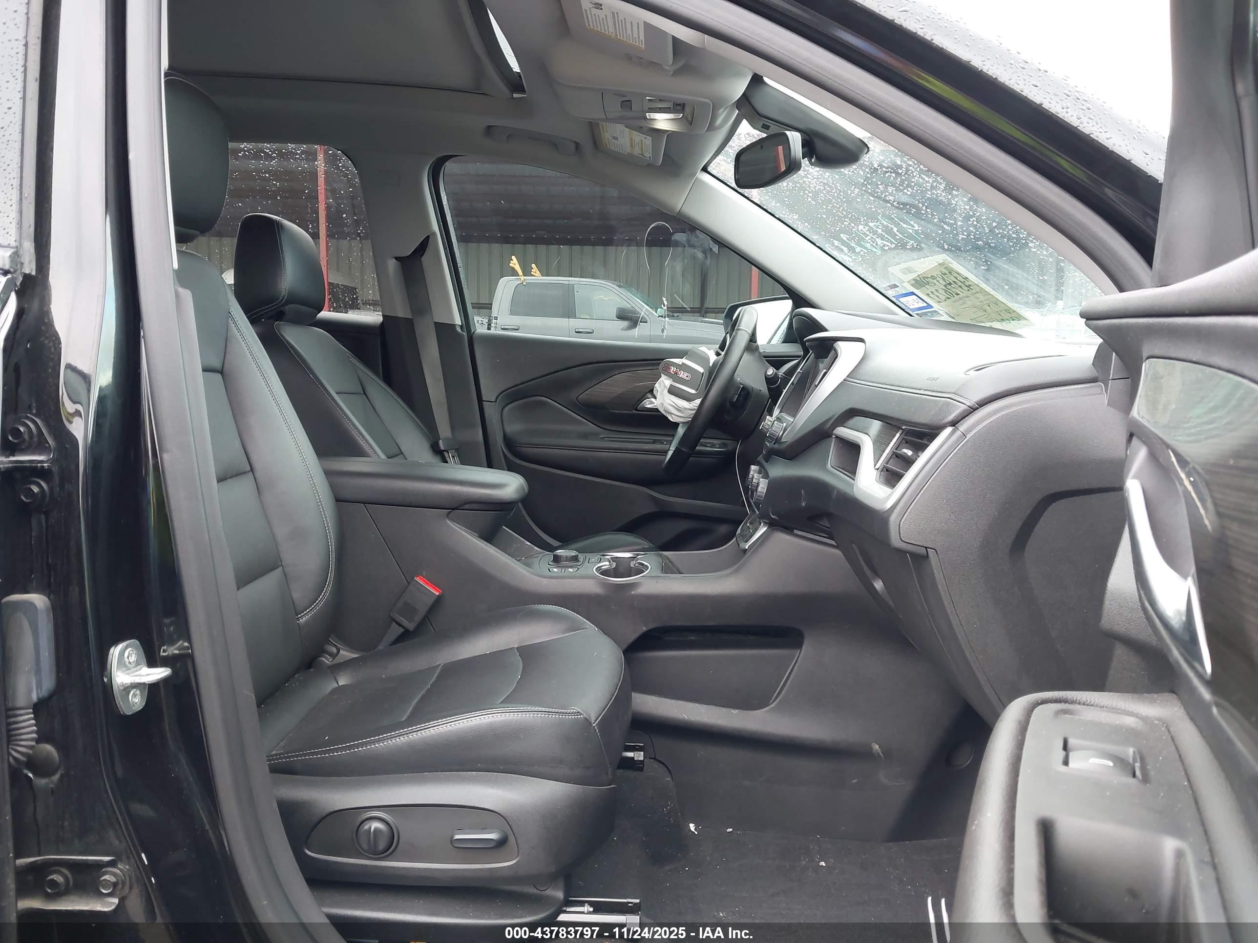 GMC TERRAIN image 5